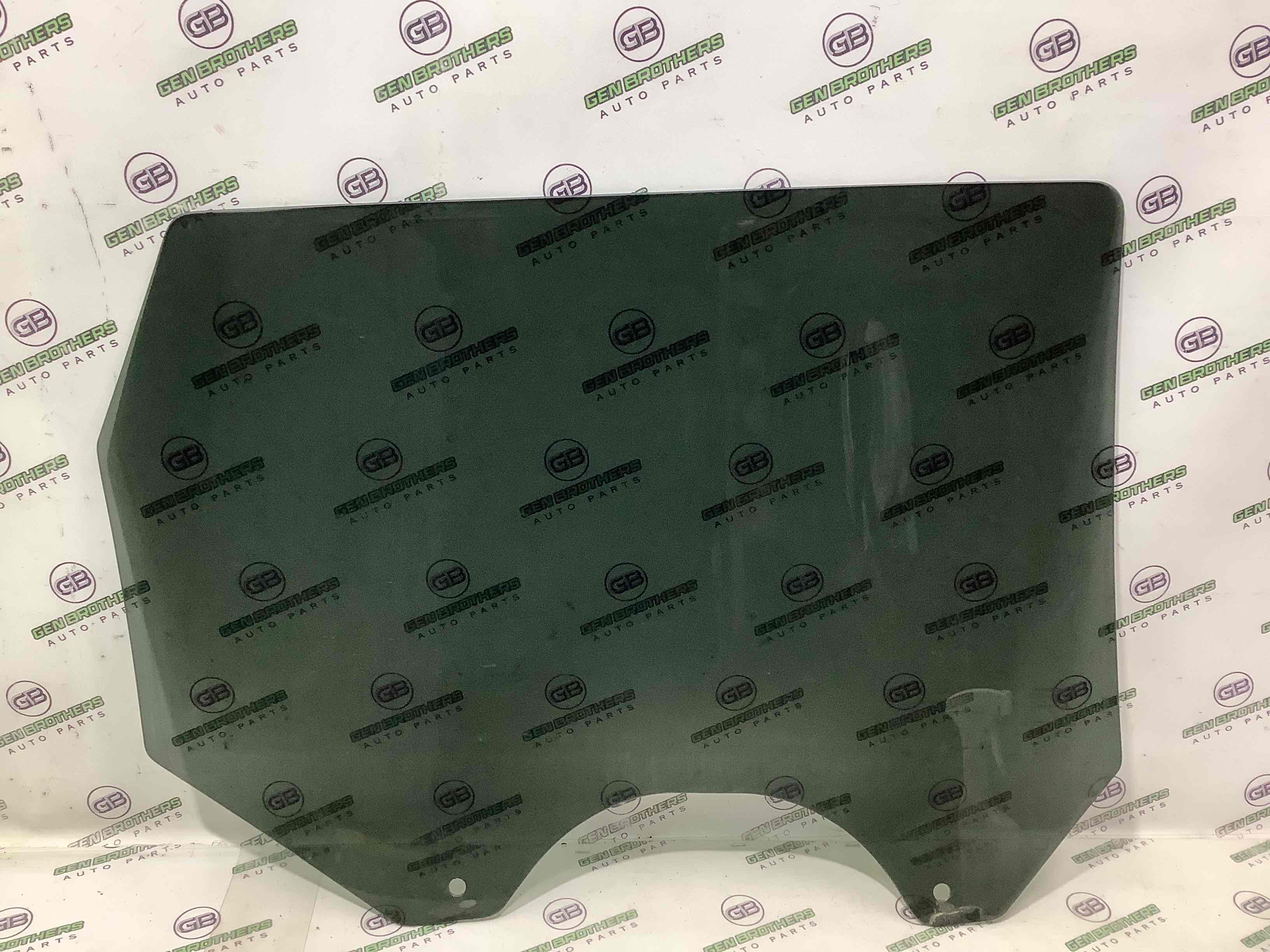 Скло заднє ліве