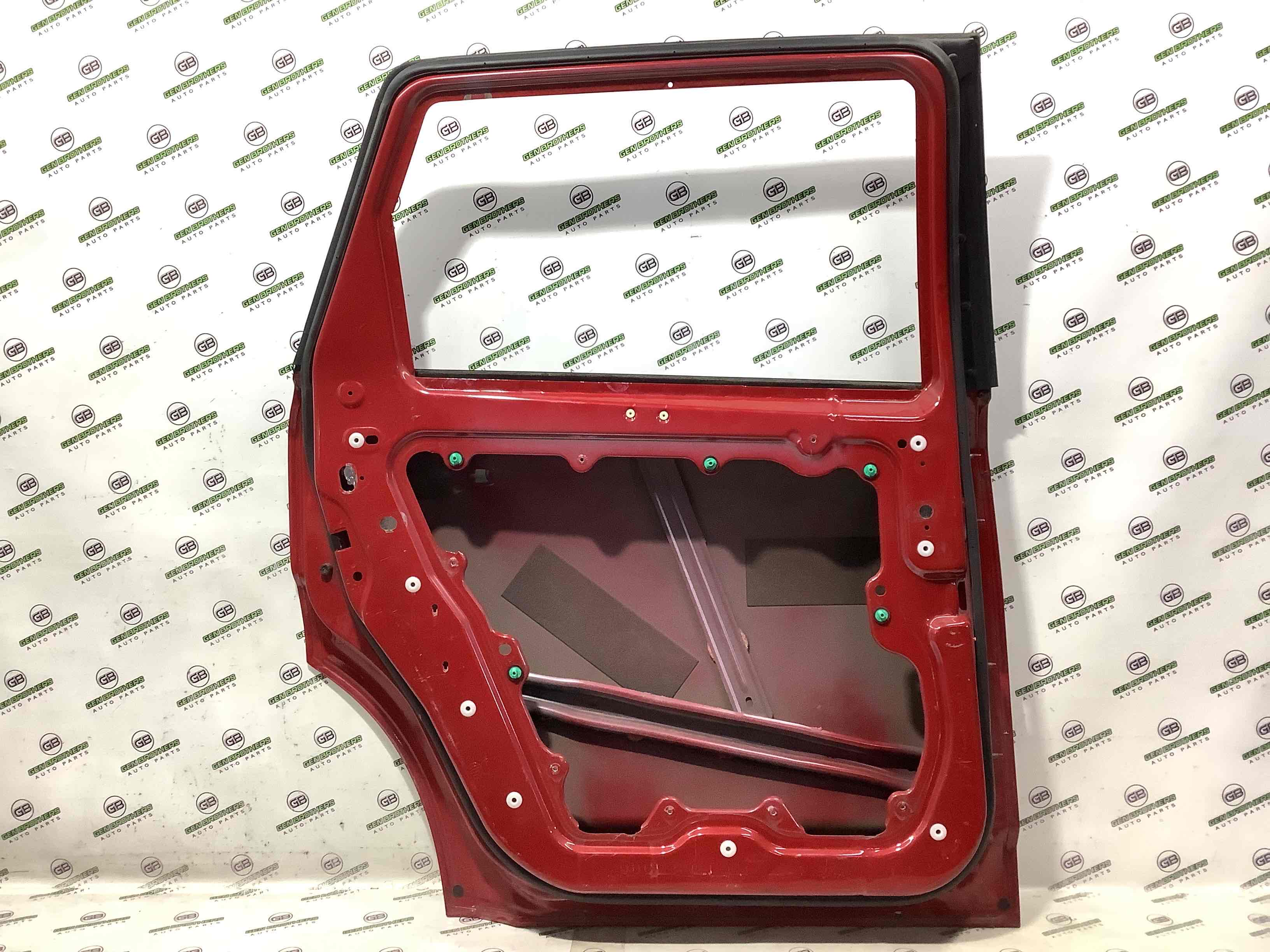 Дверь задняя левая