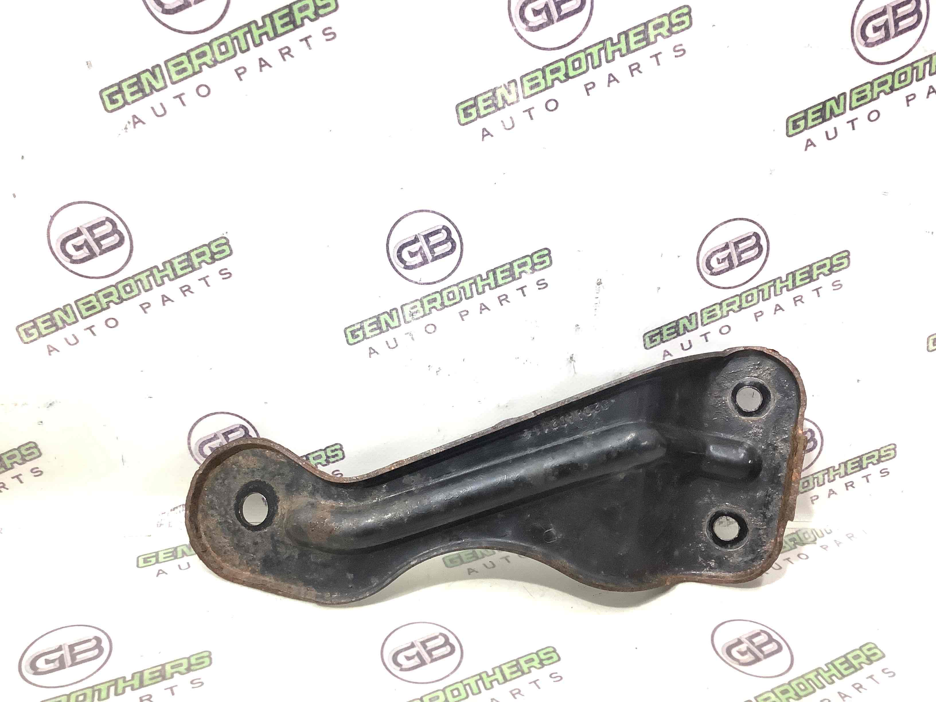 Кронштейн заднього підрамника