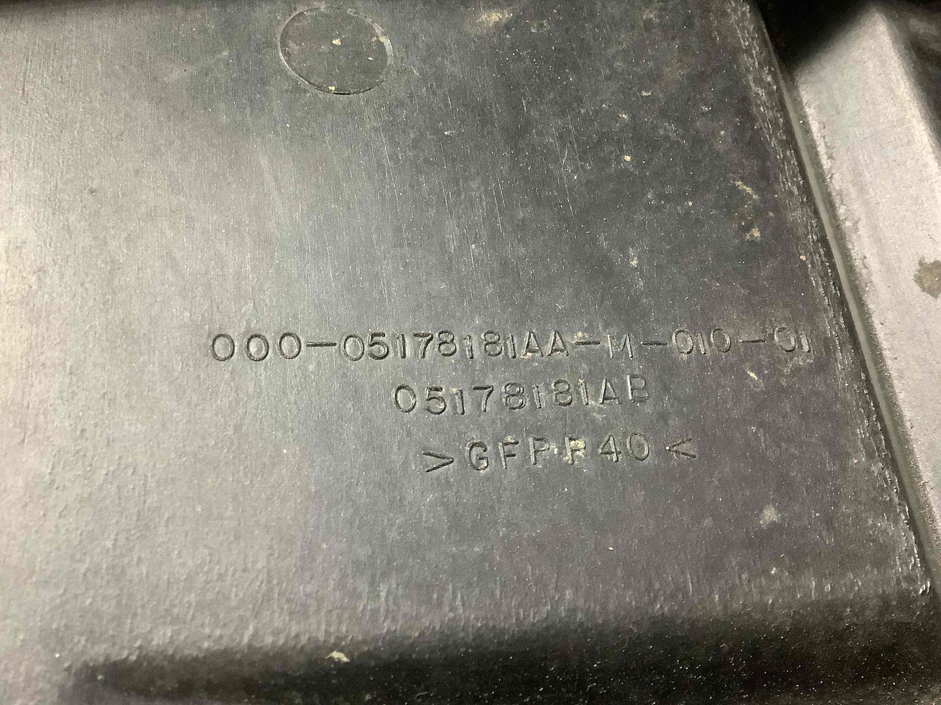 Колесо запасне, тримач, кронштейн, обшивка