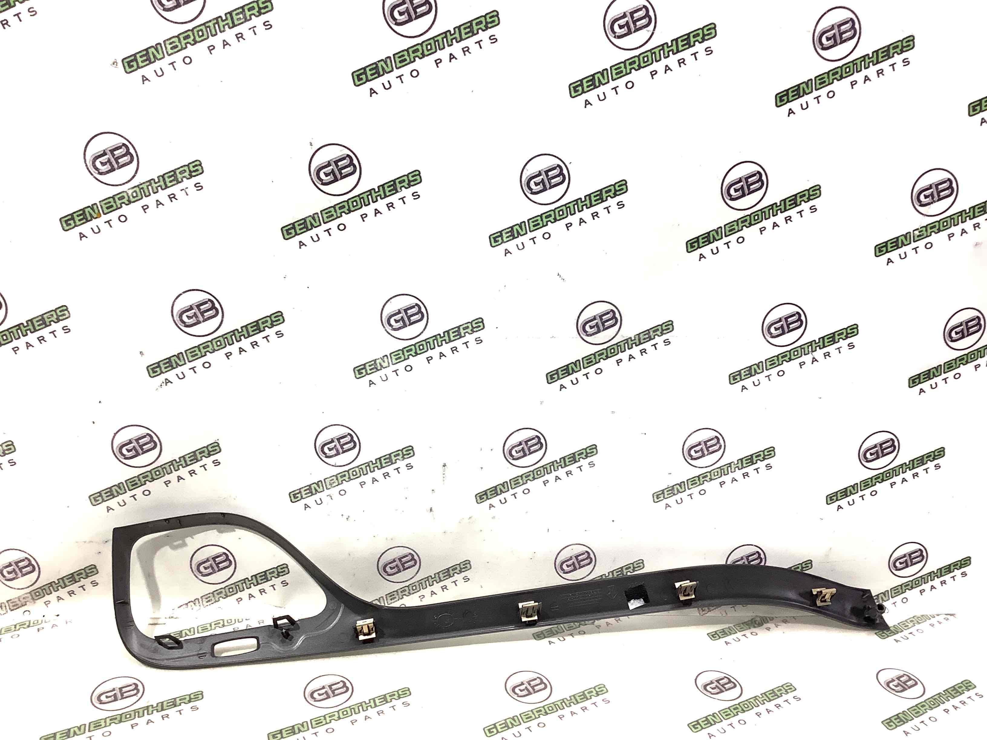 Обшивка панелі приладів торпедо