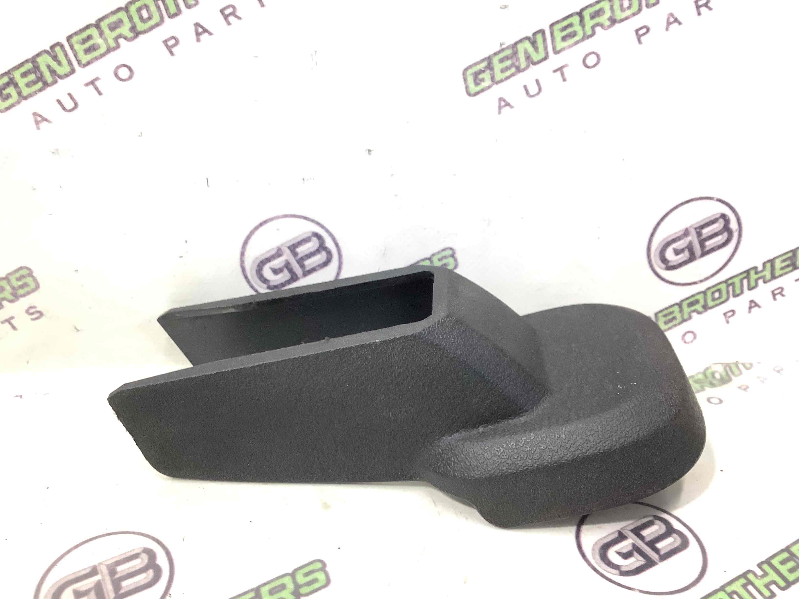 Пластикові елементи салону