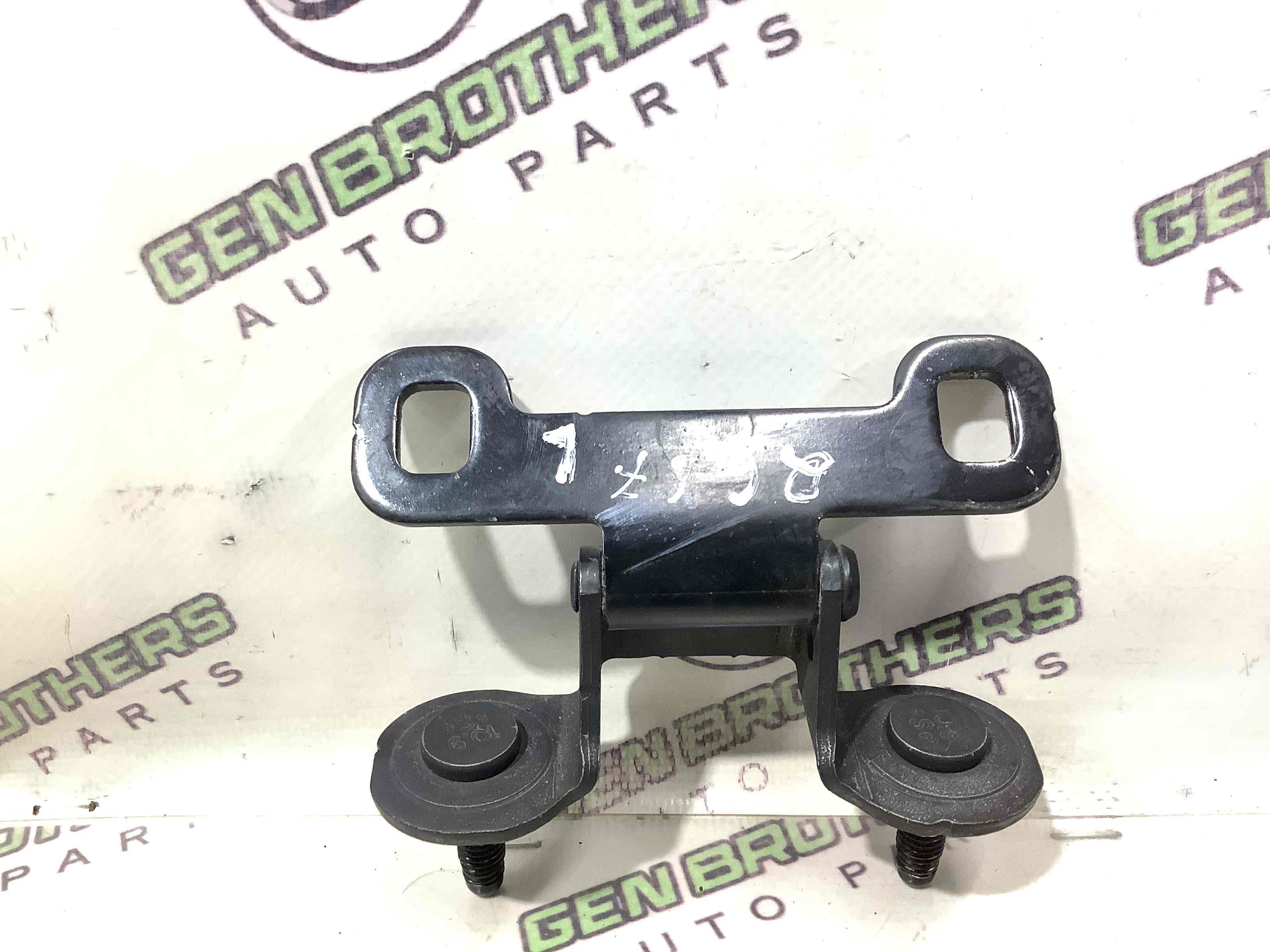 Петля кришки багажника, двері багажника