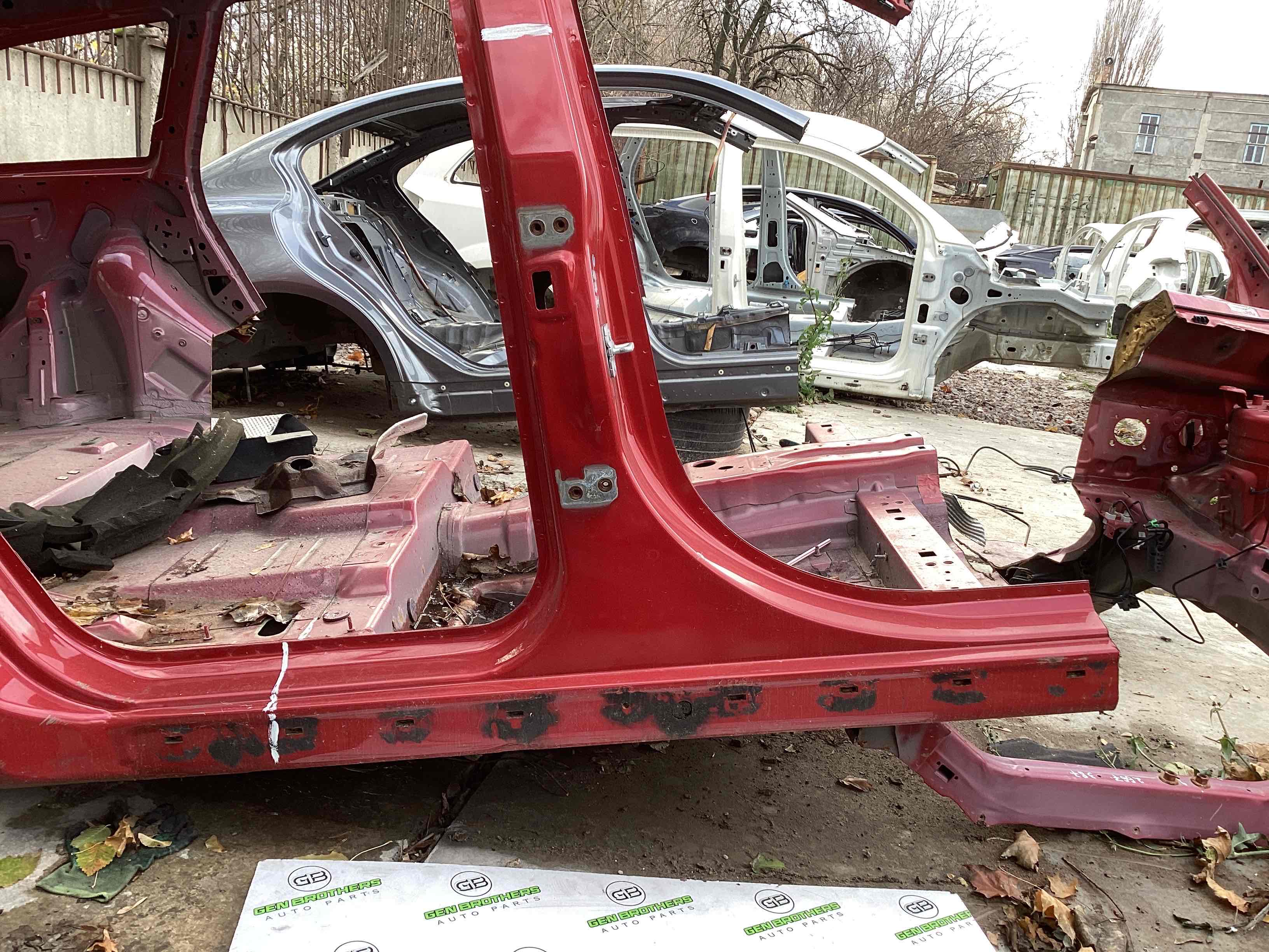 Стійки кузова та пороги