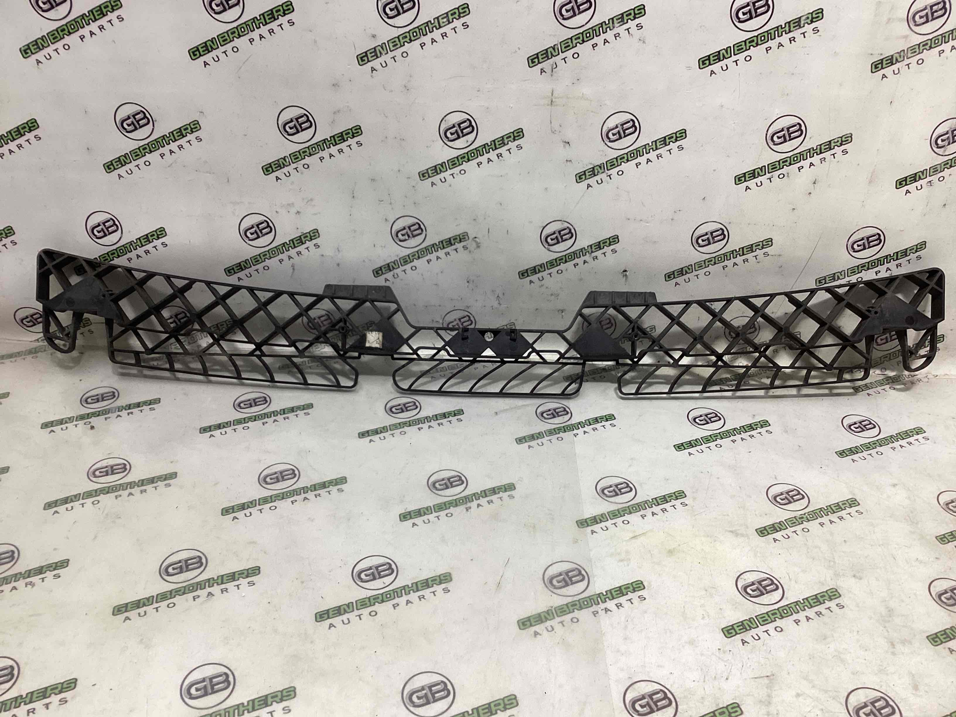 Кріплення переднього бампера центральне