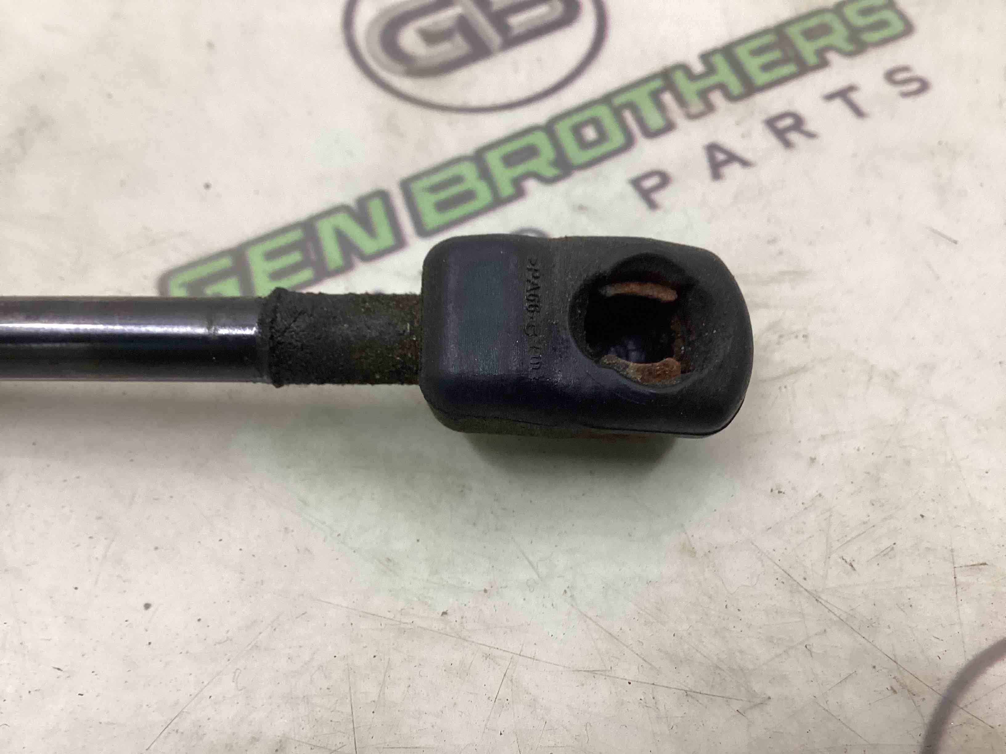 Амортизатор капота