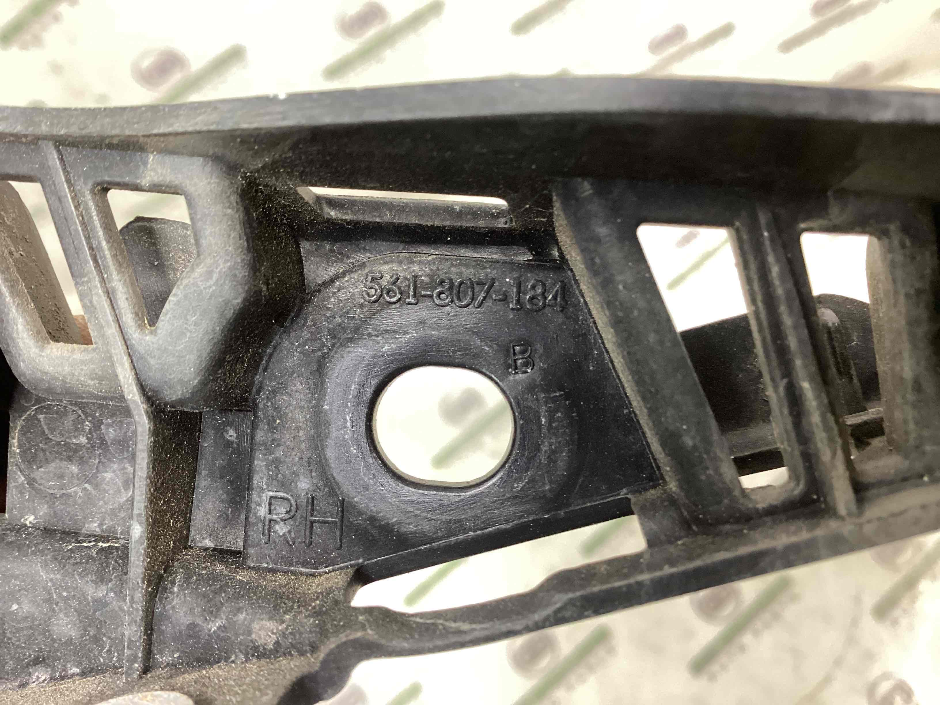 Кріплення переднього бампера праве