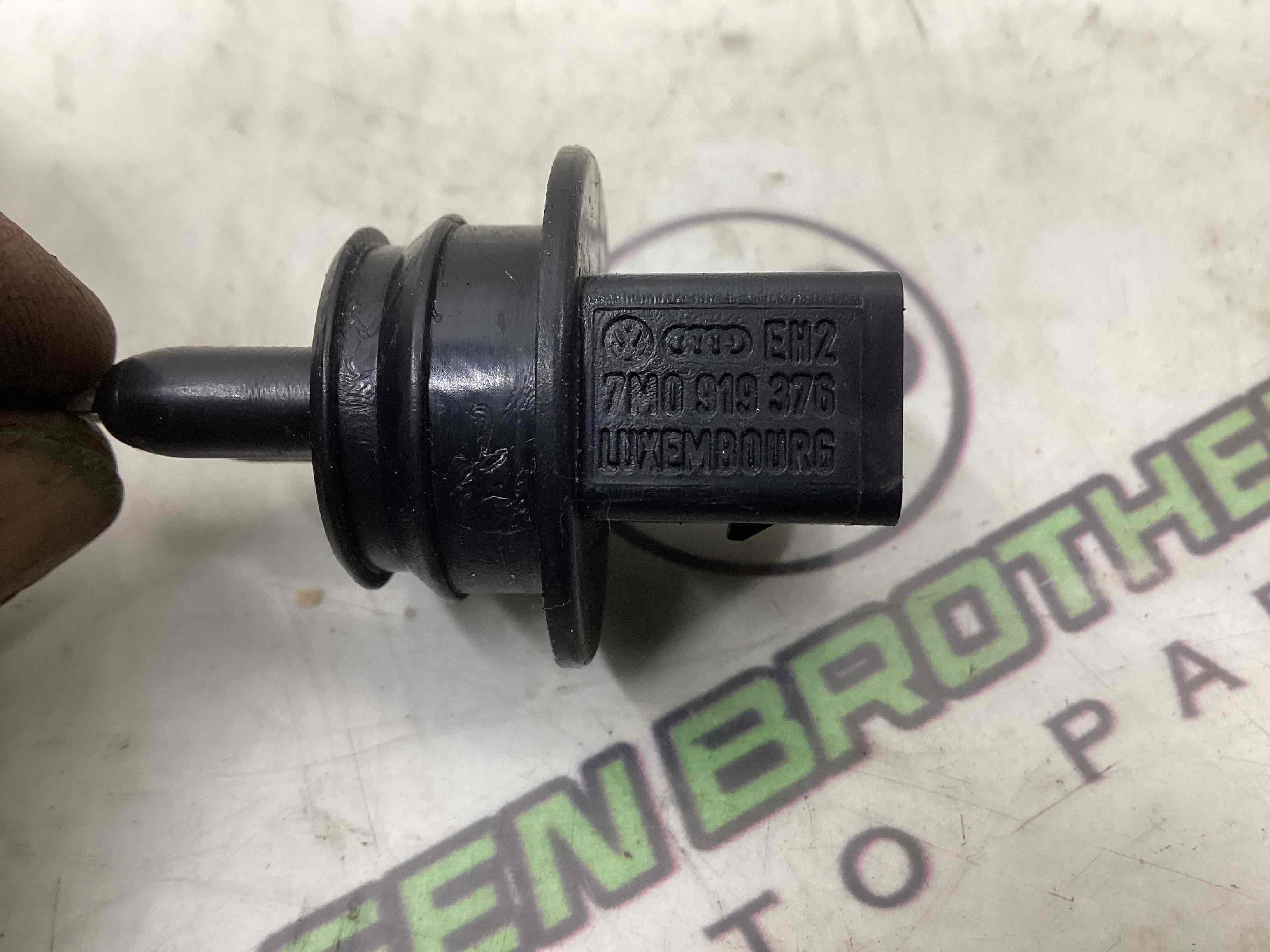 Датчик рівня бачка омивача