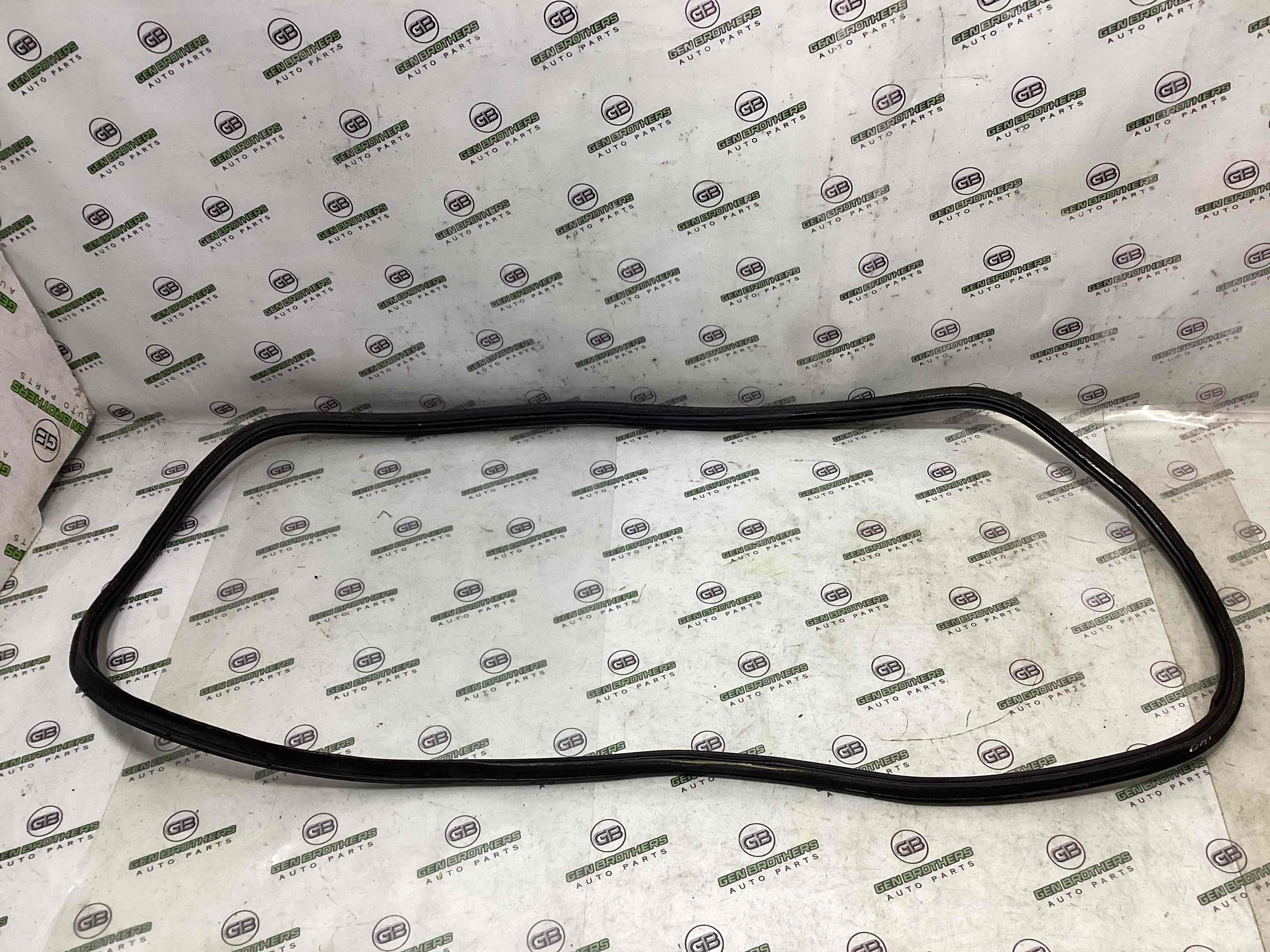 Ущільнювач кришки багажника, двері багажника