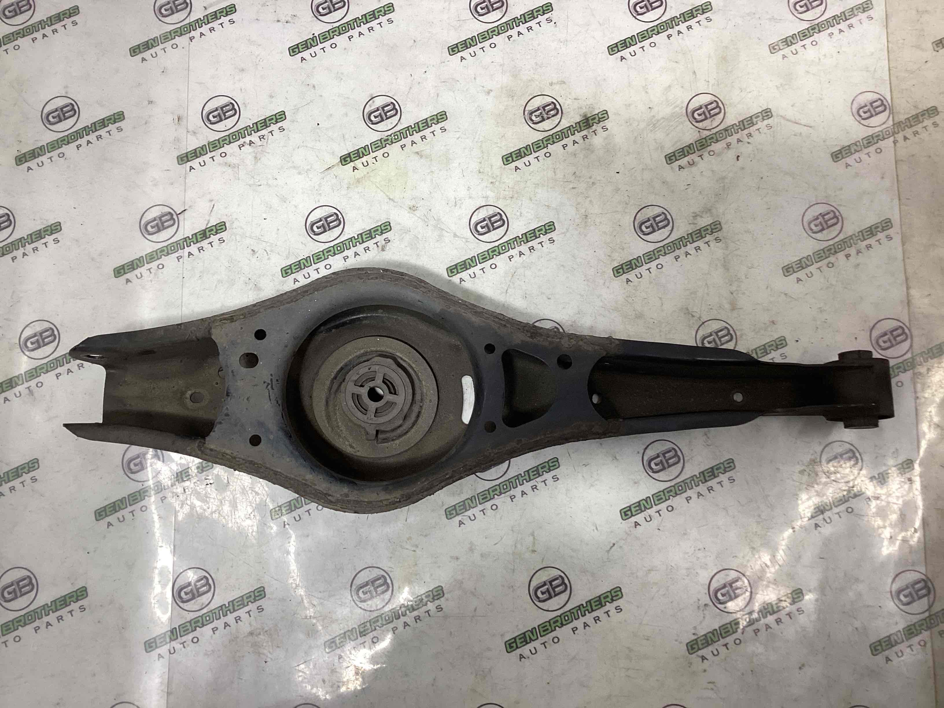 Важіль задній лівий