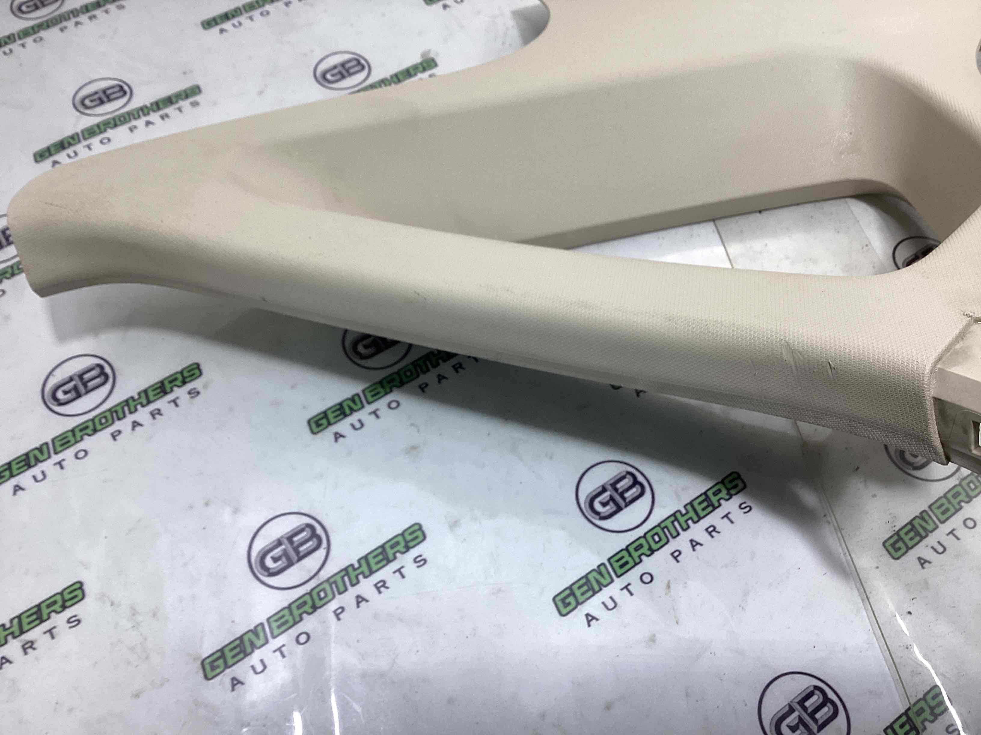 Обшивка задньої стійки права