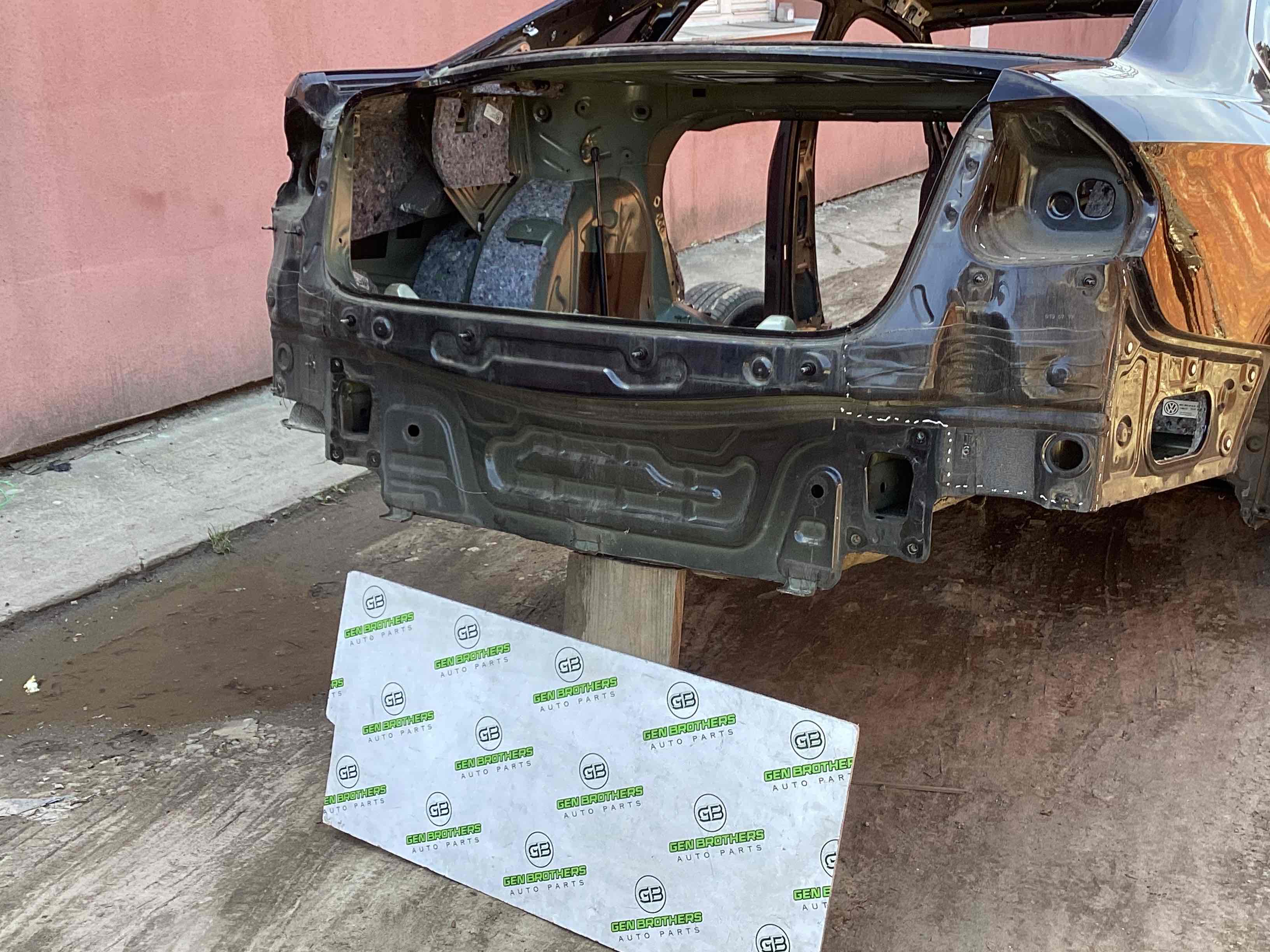 Задня панель