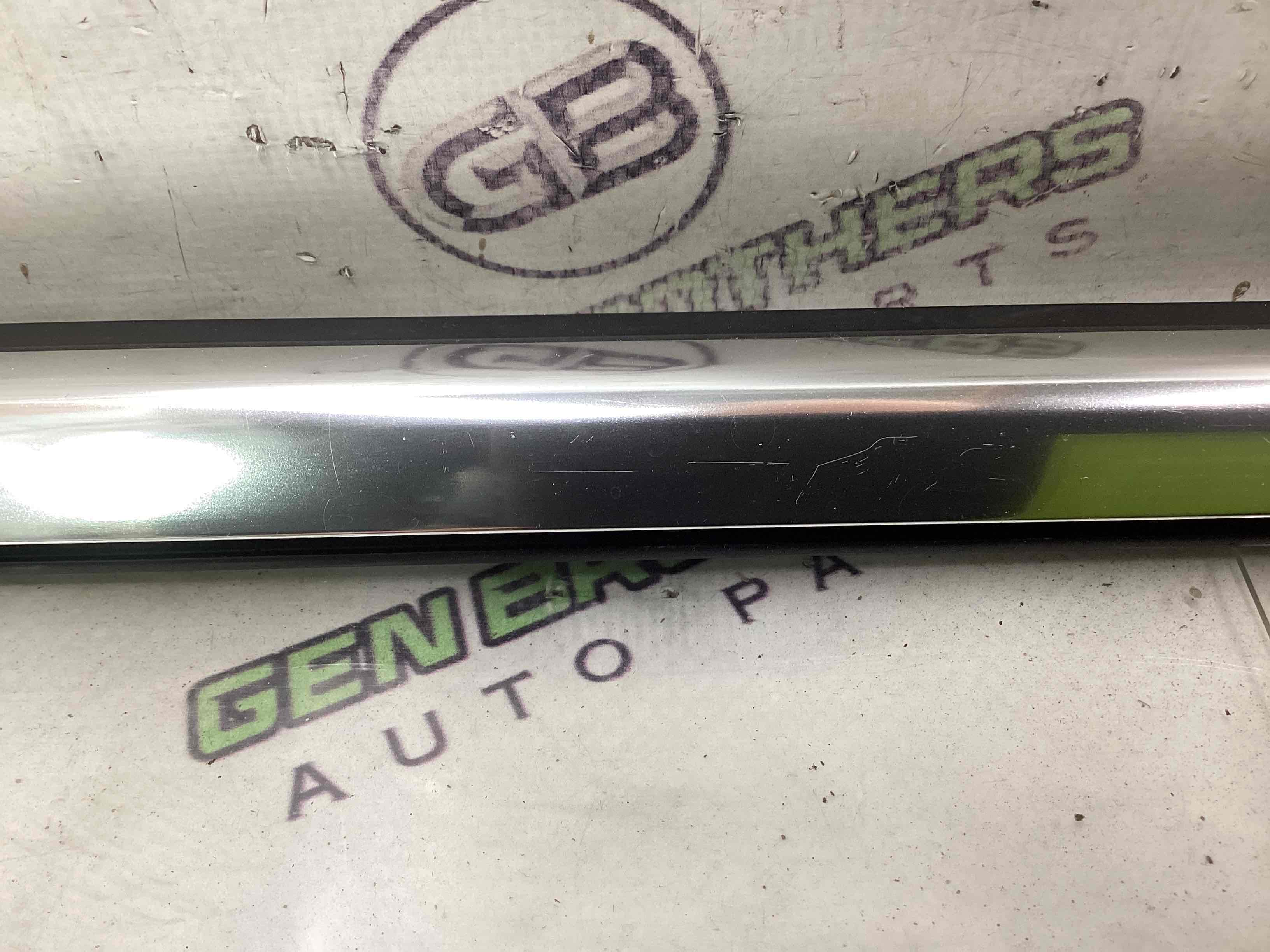 Молдинг двері передньої правої