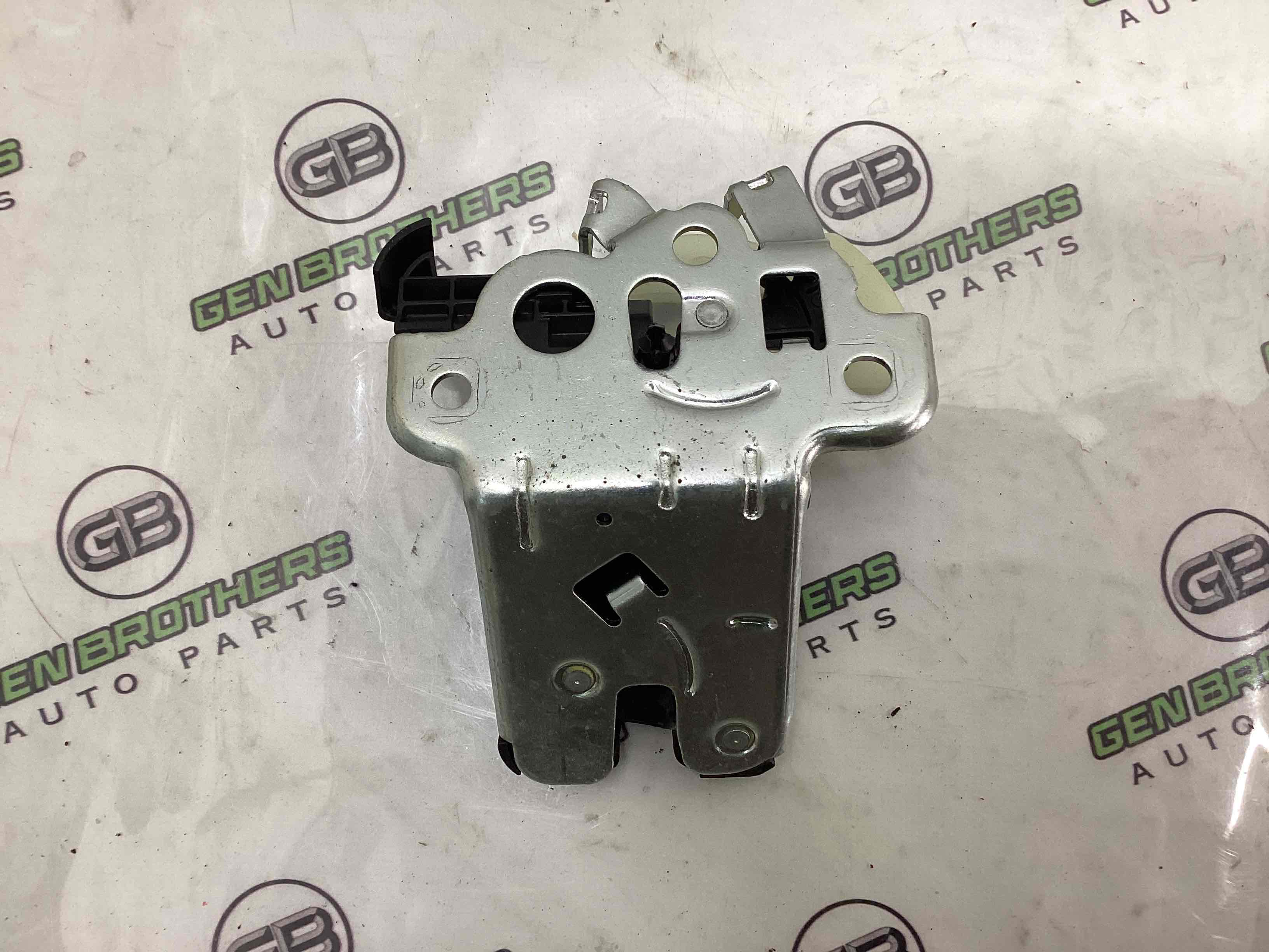 Замок багажника