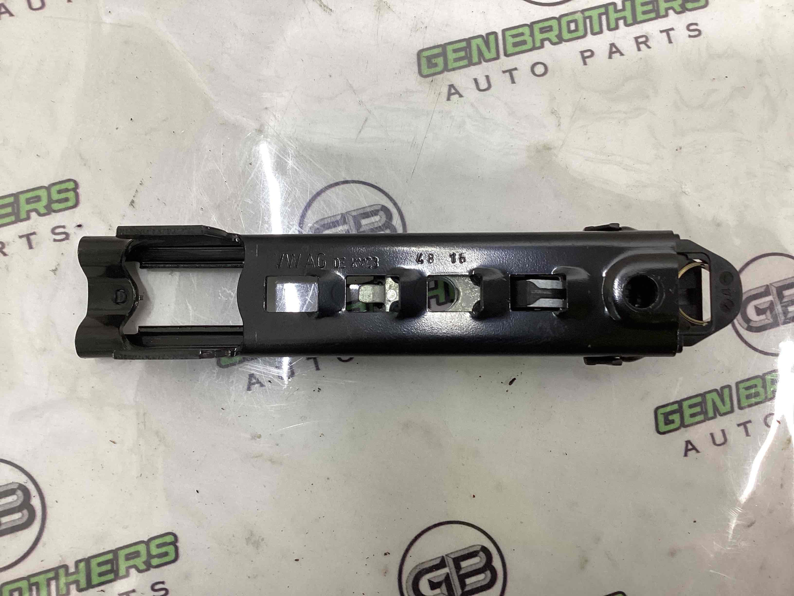 Регулятор висоти ременя безпеки