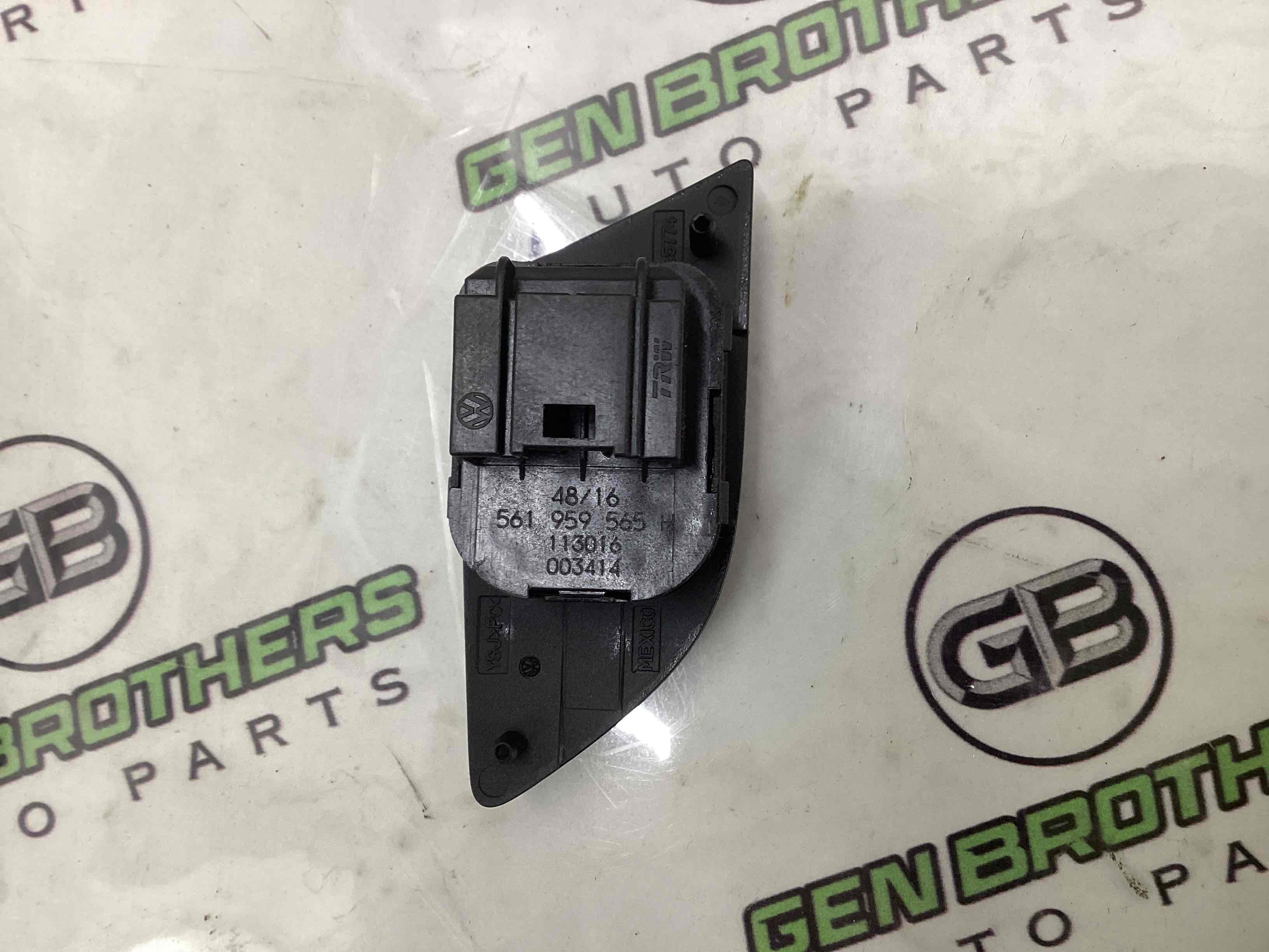 Кнопка регулювання дзеркал