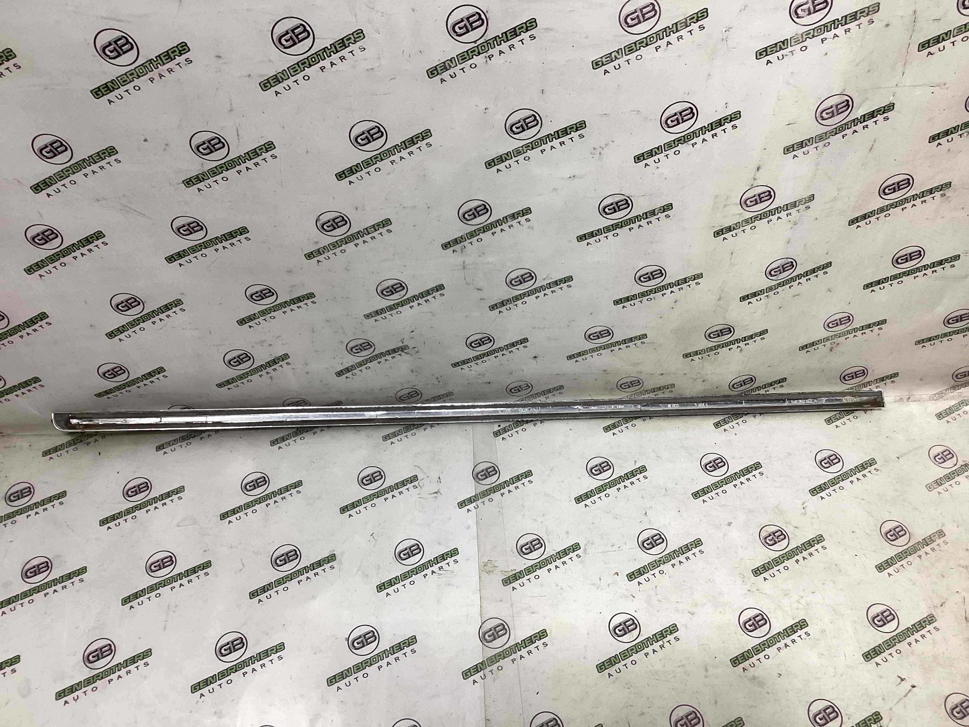 Молдинг двері передньої правої