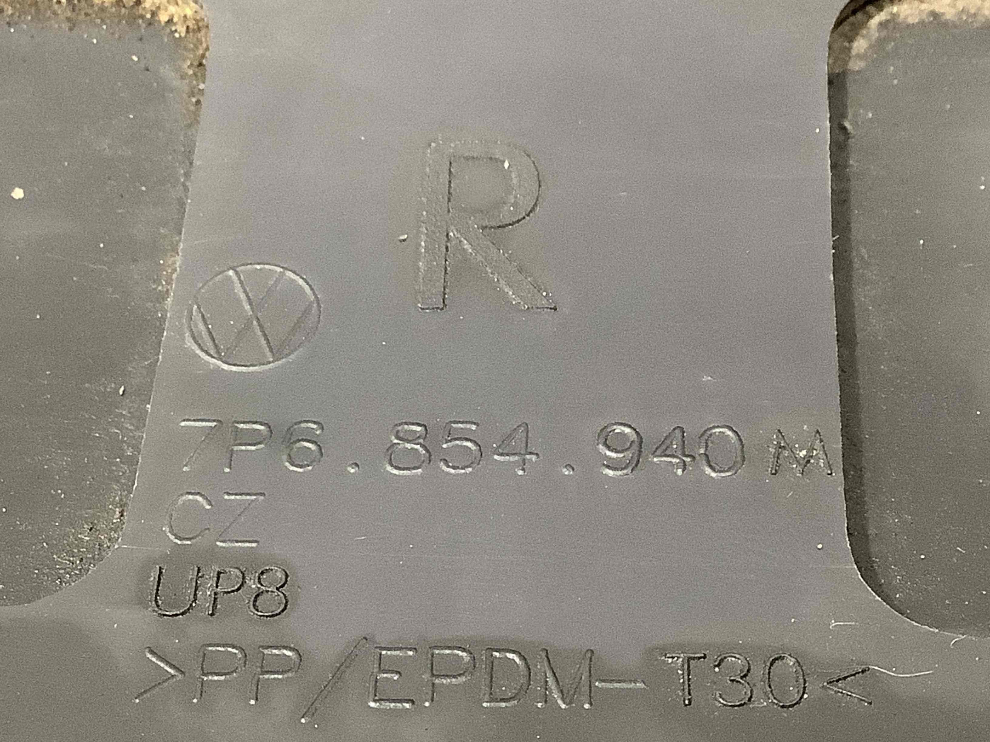 Молдинг двері передньої правої