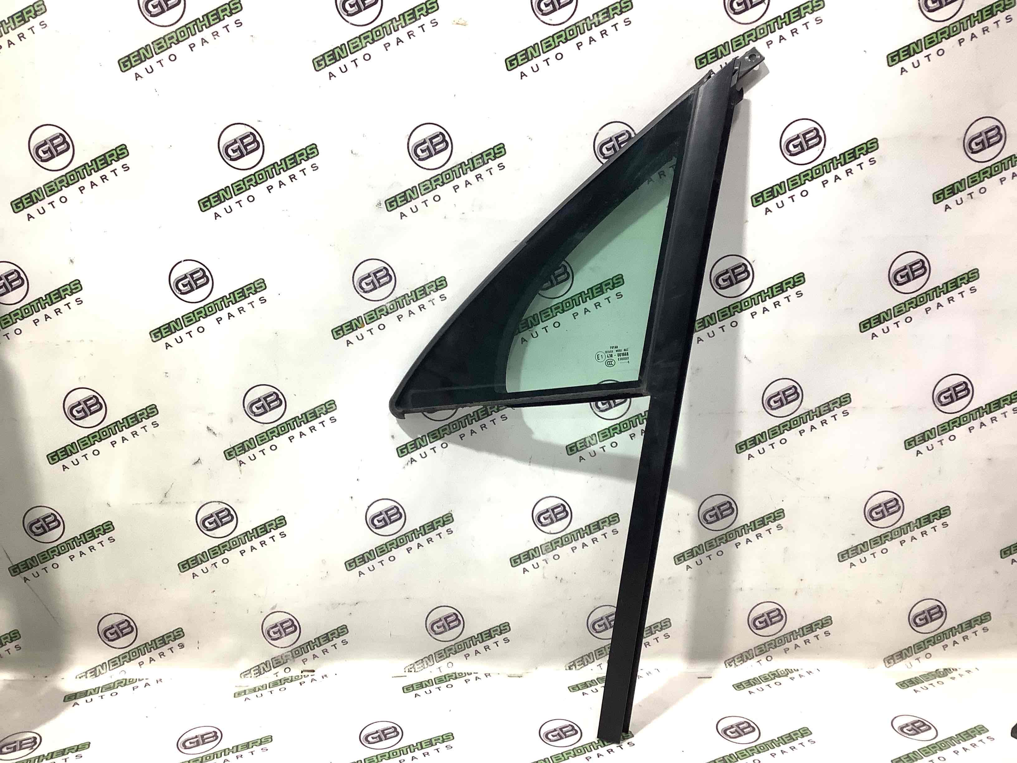 Скло дверей трикутник кватирка