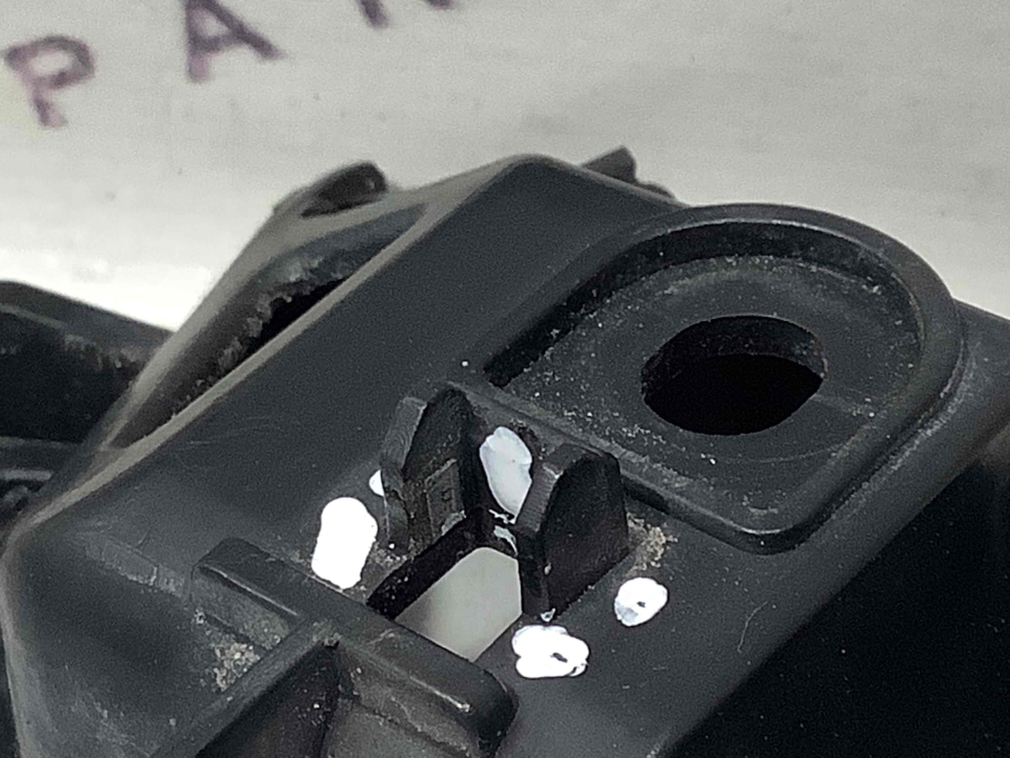 Кріплення переднього бампера праве