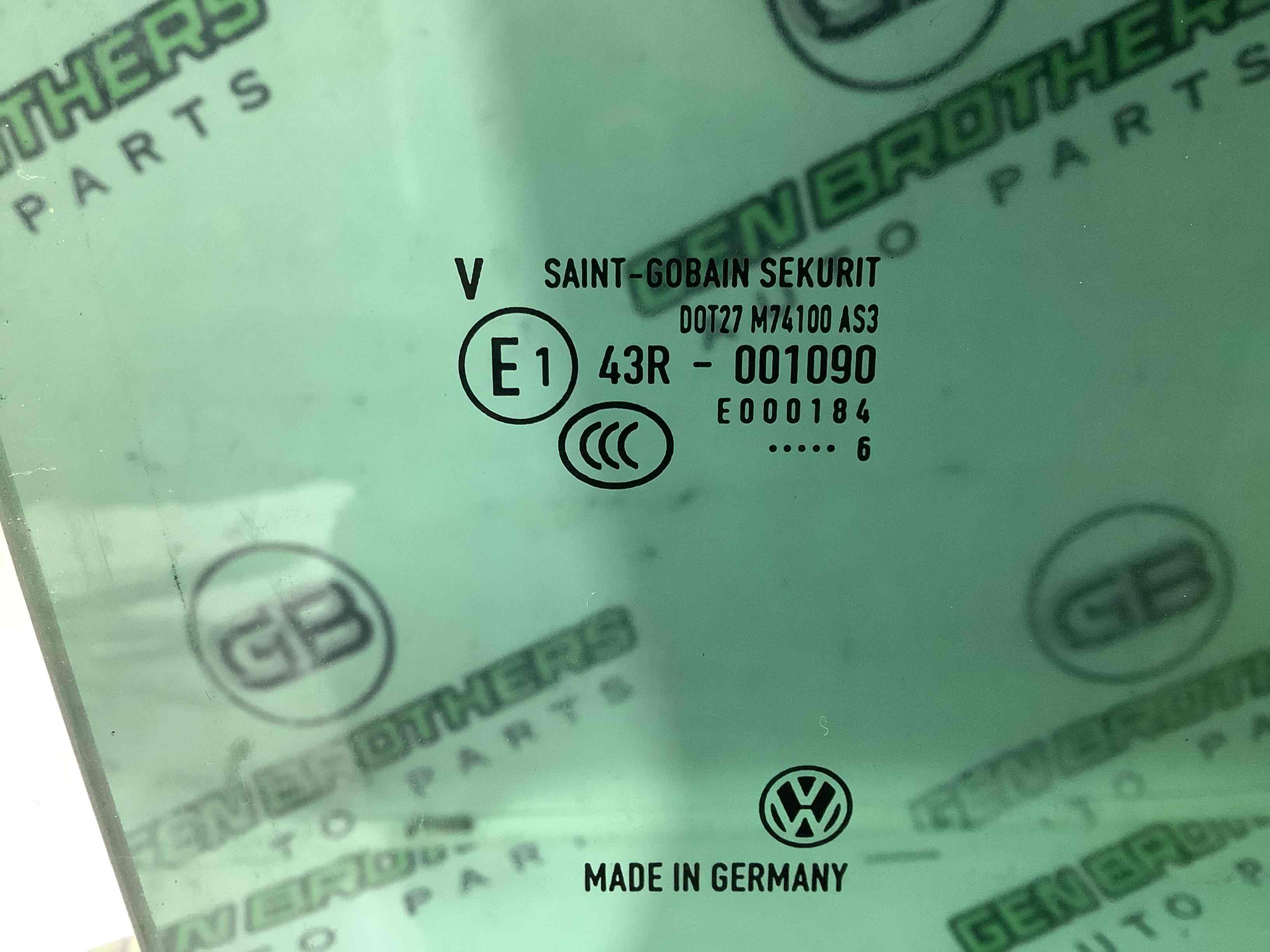 Скло заднє праве