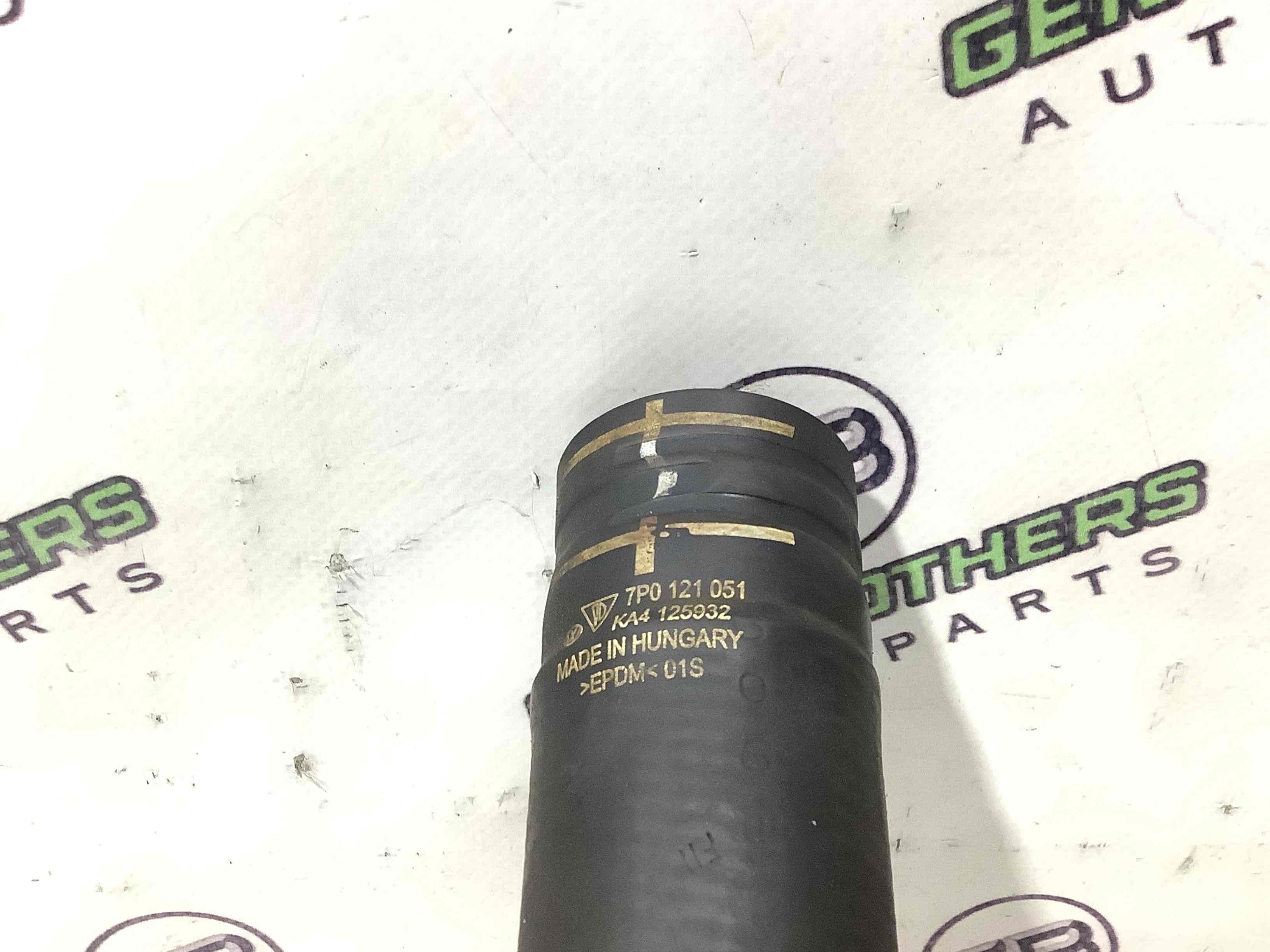 Патрубок трубопровід, шланг