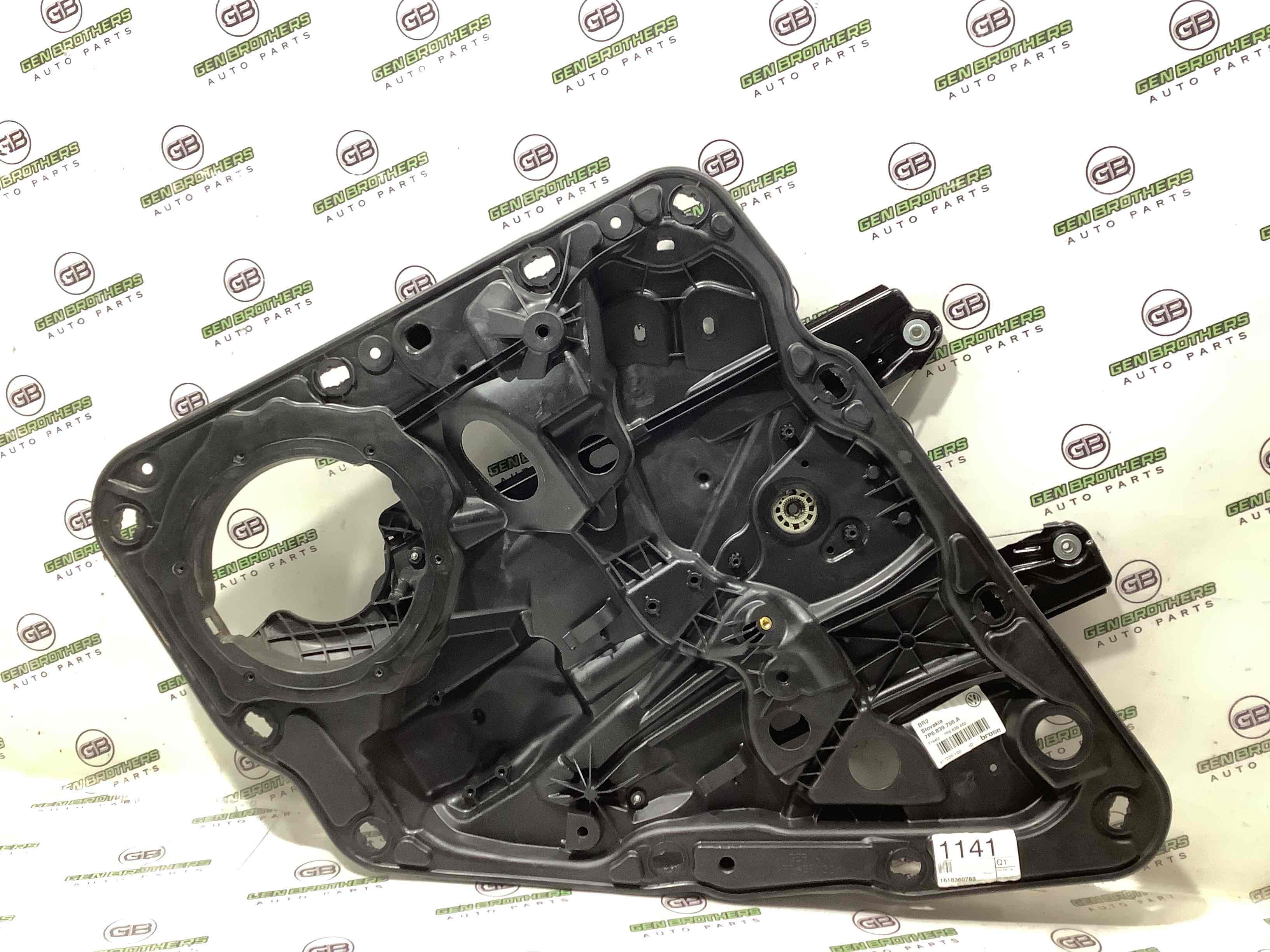 Склопідйомник задній правий