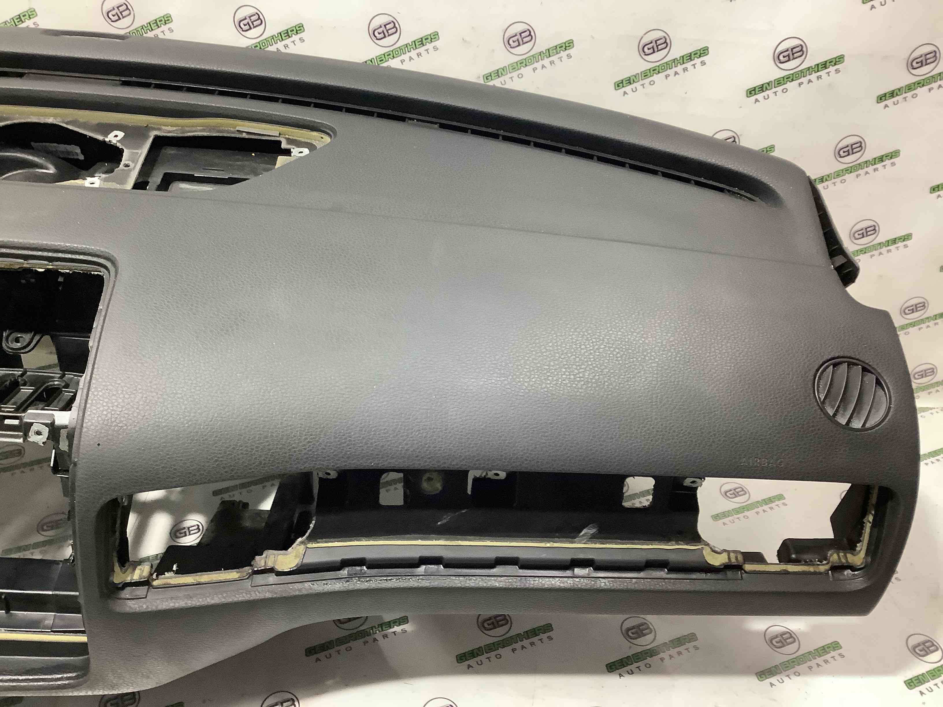 Панель передня салону торпедо