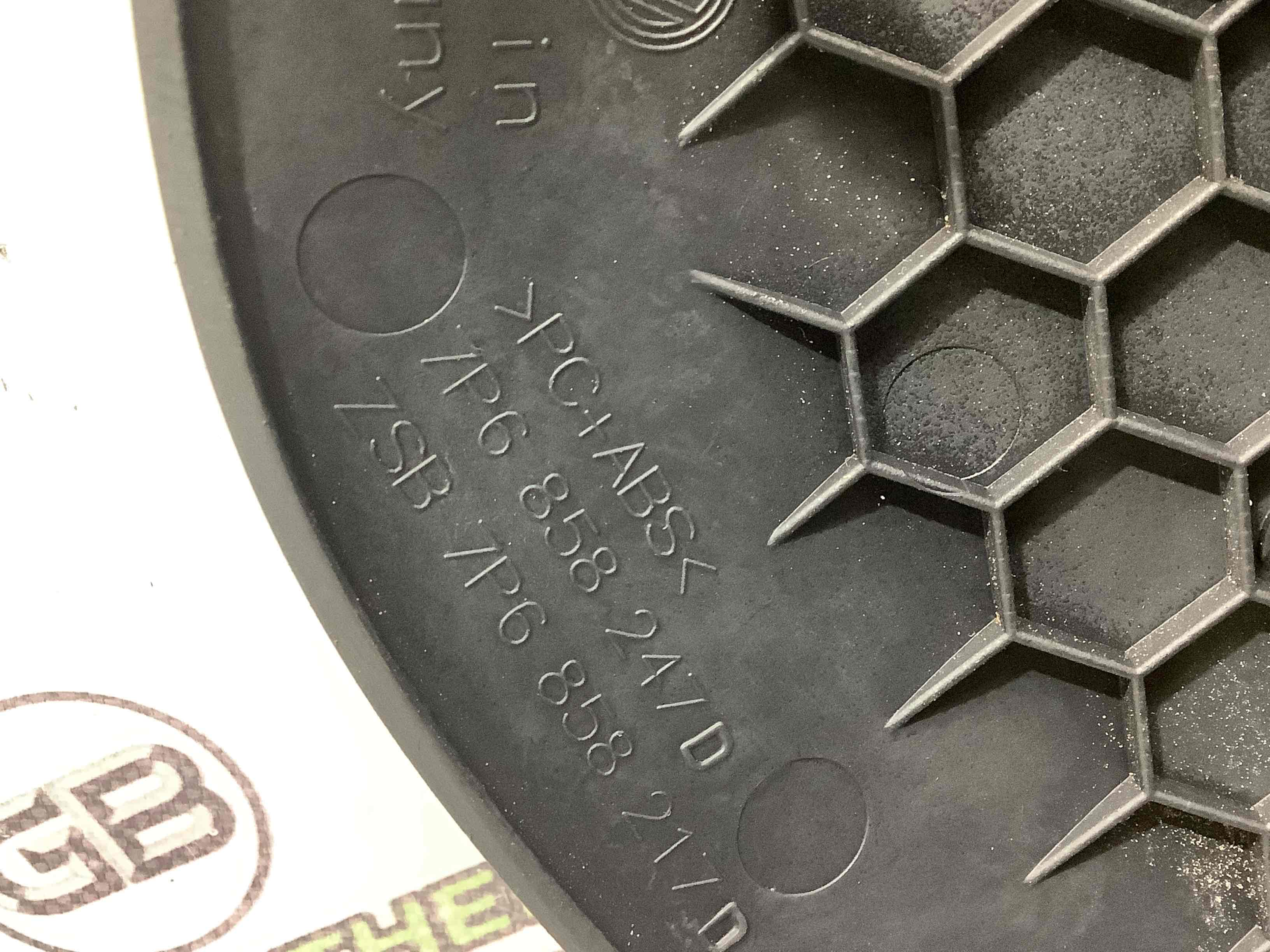 Обшивка панелі приладів торпедо