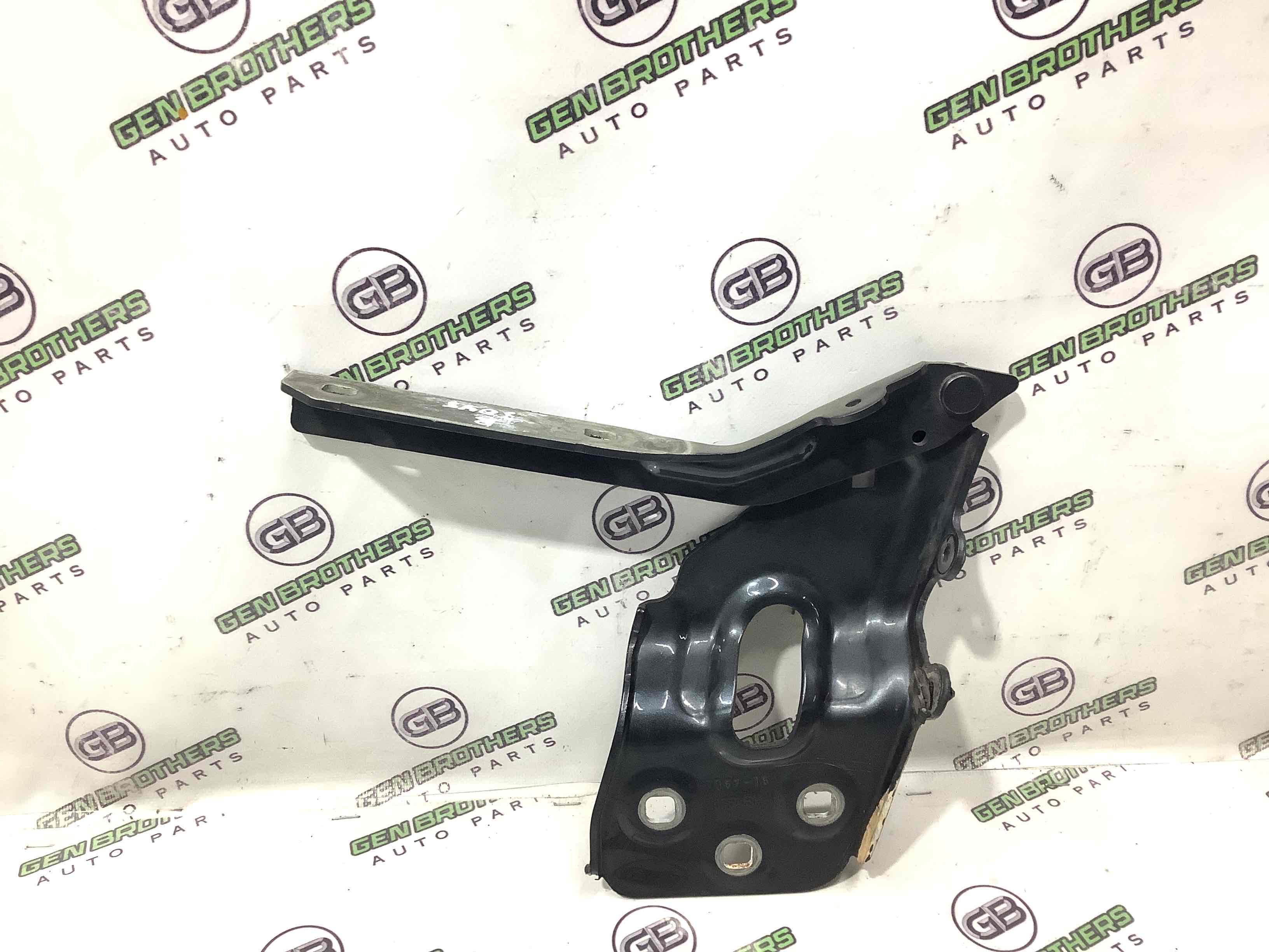 Петля капота, кронштейн капота