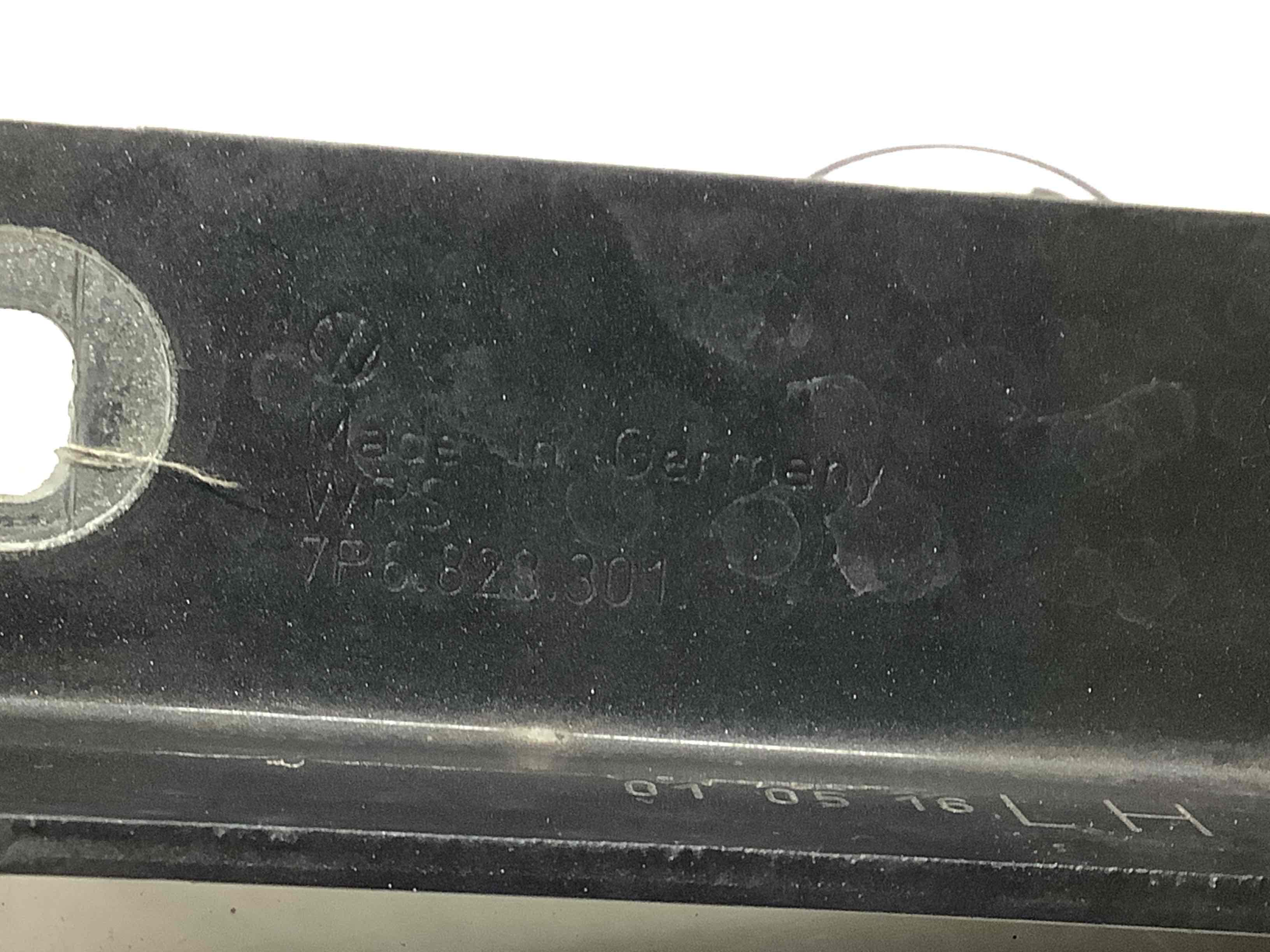 Петля капота, кронштейн капота