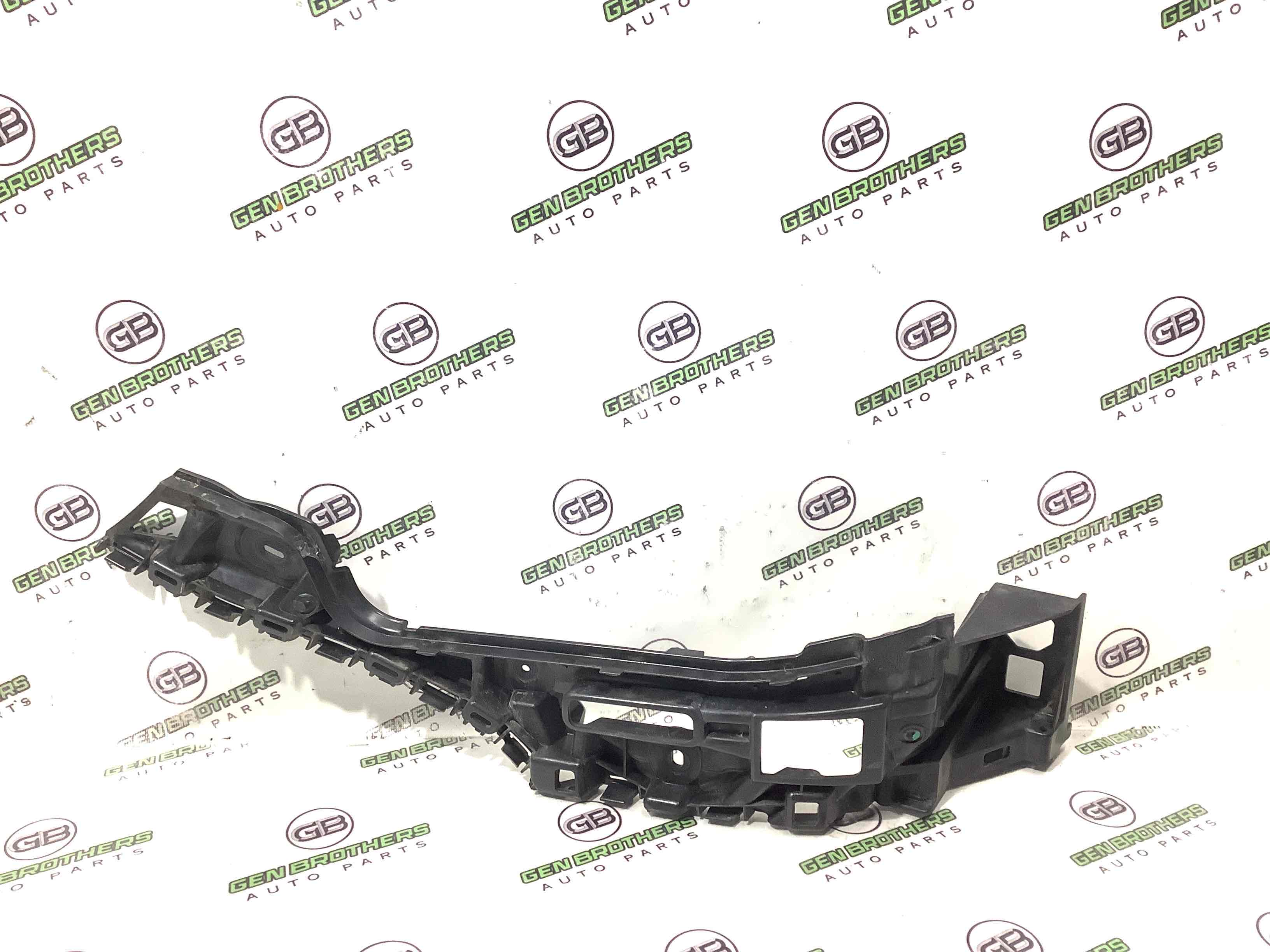 Кріплення заднього бампера праве