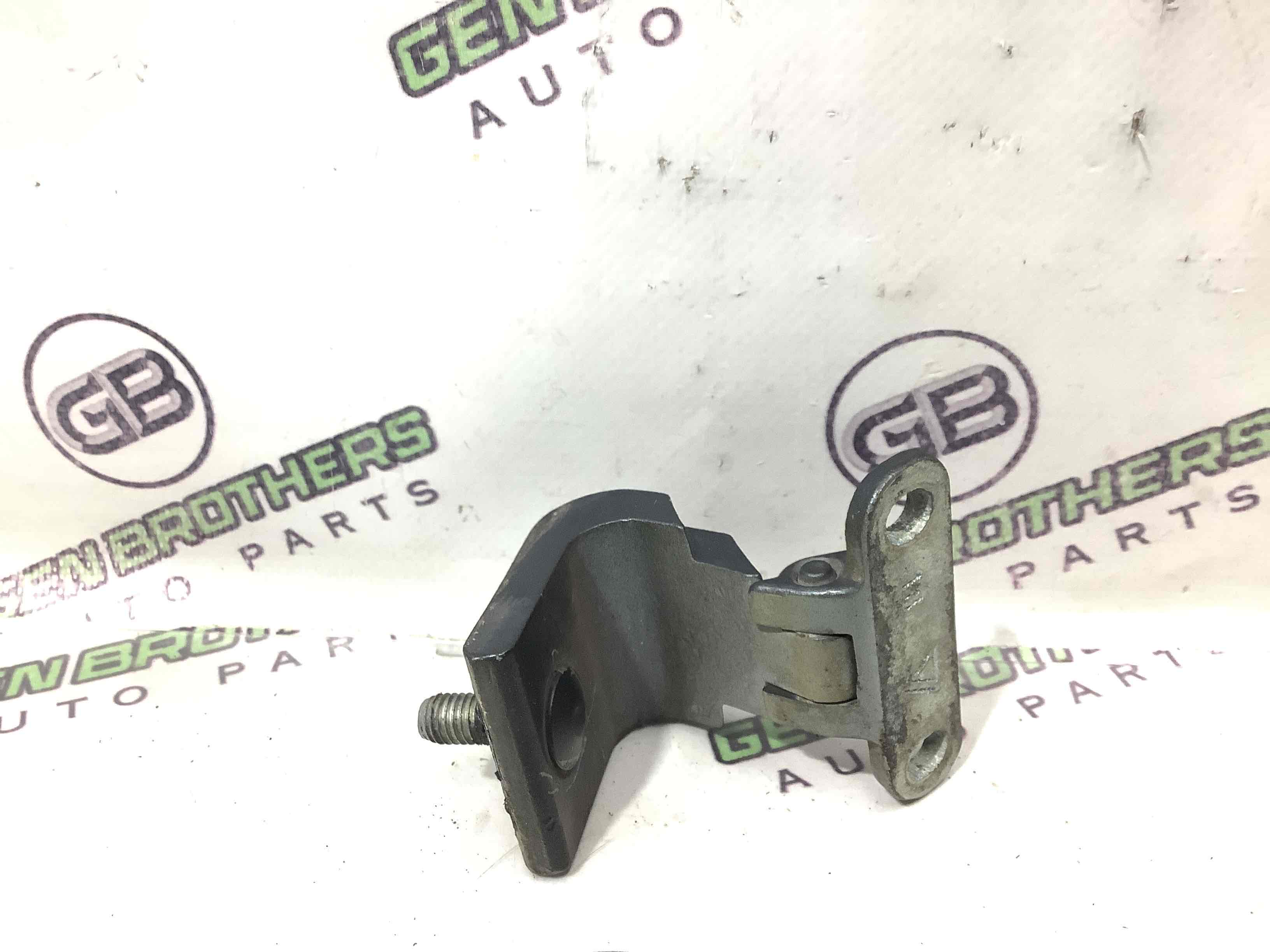 Петля кришки багажника, двері багажника