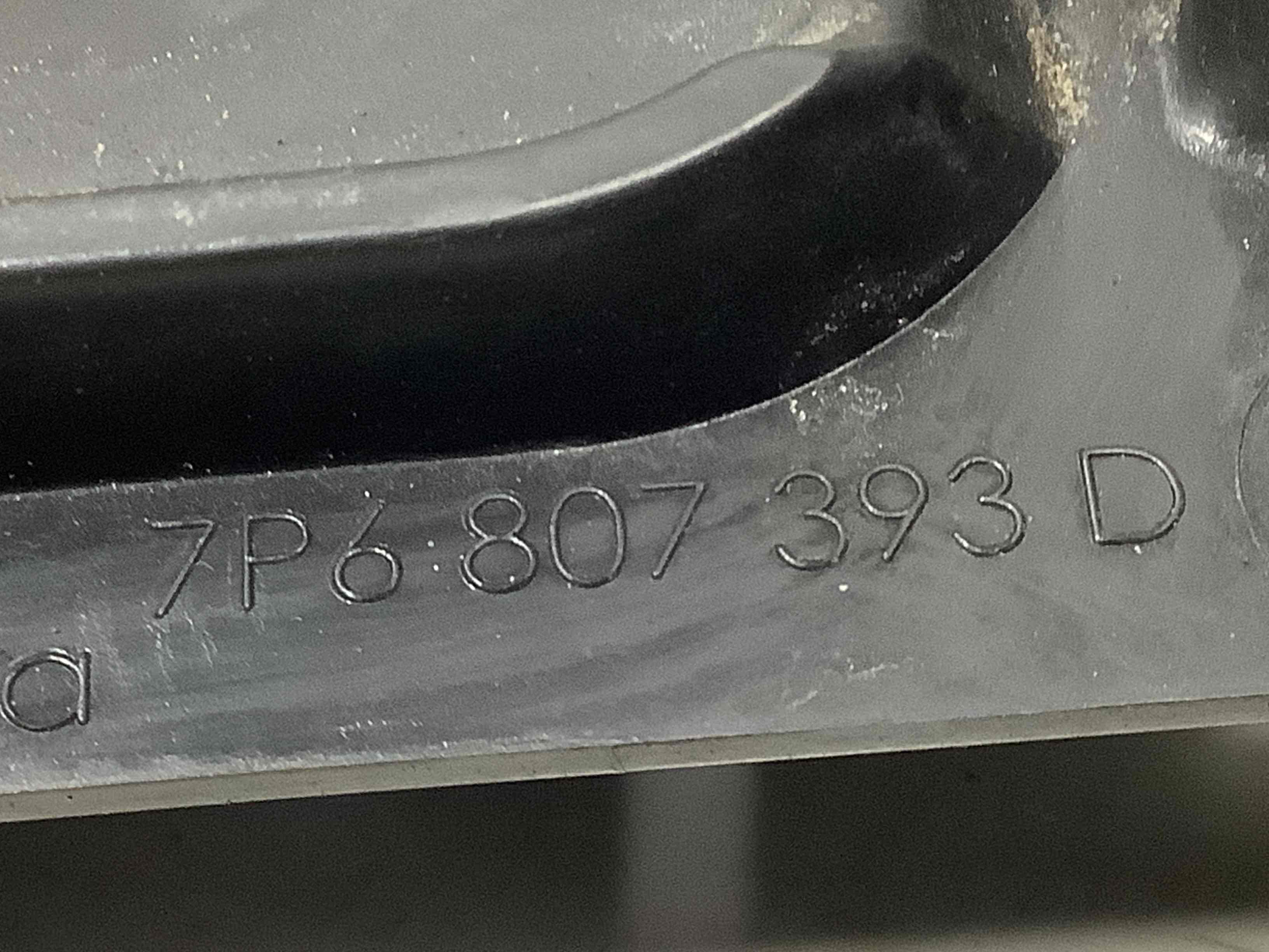 Кріплення заднього бампера ліве