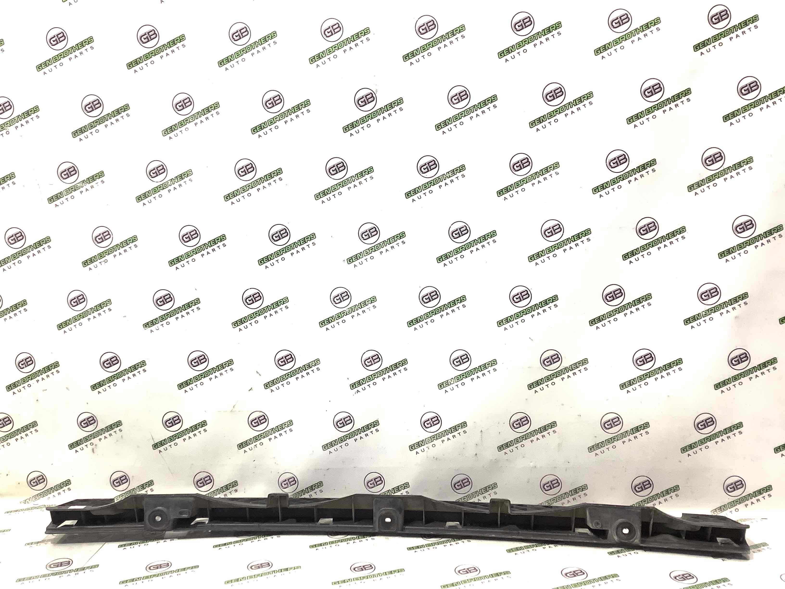 Кріплення заднього бампера центральне