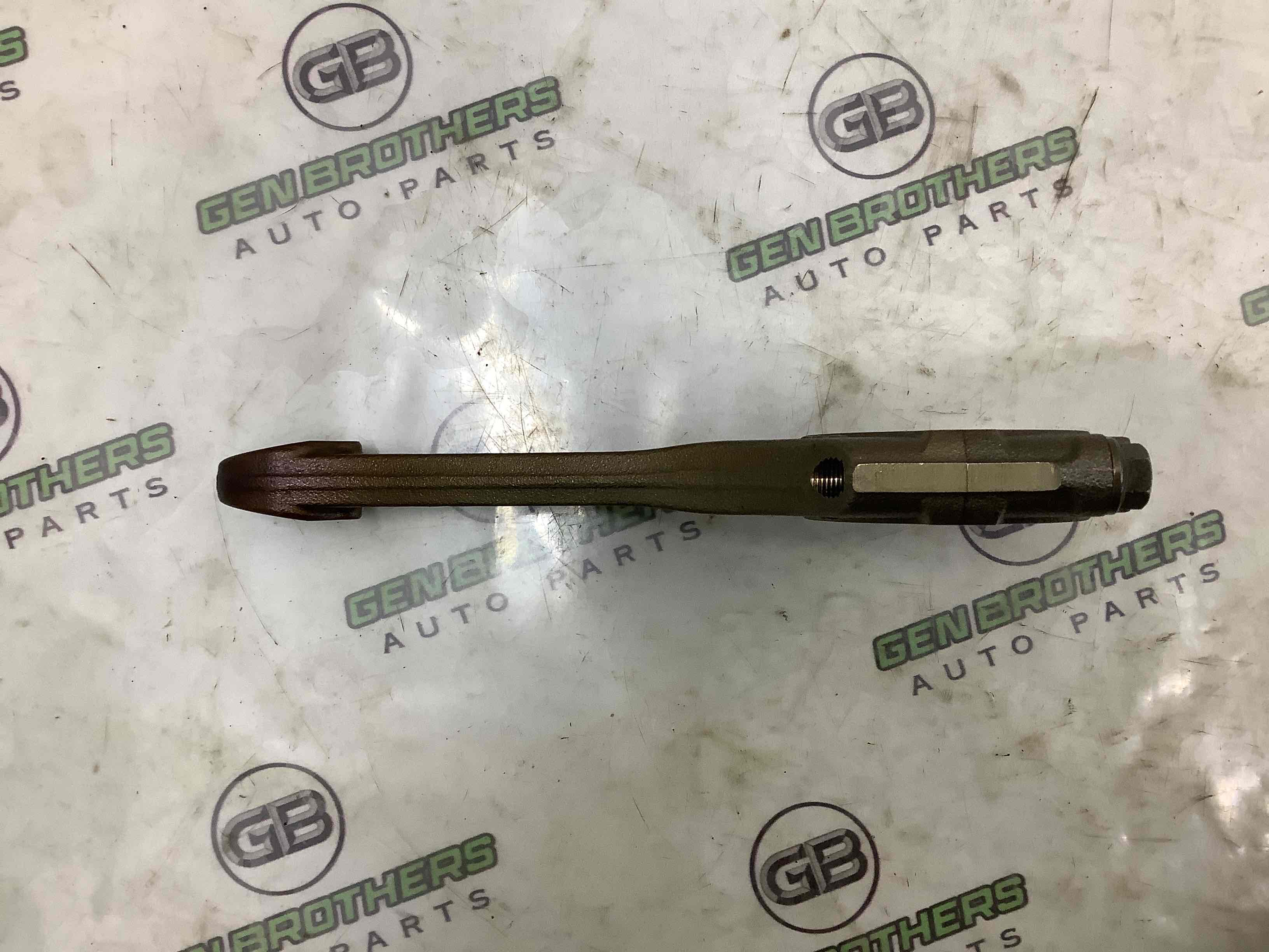 Шатун поршня двигуна