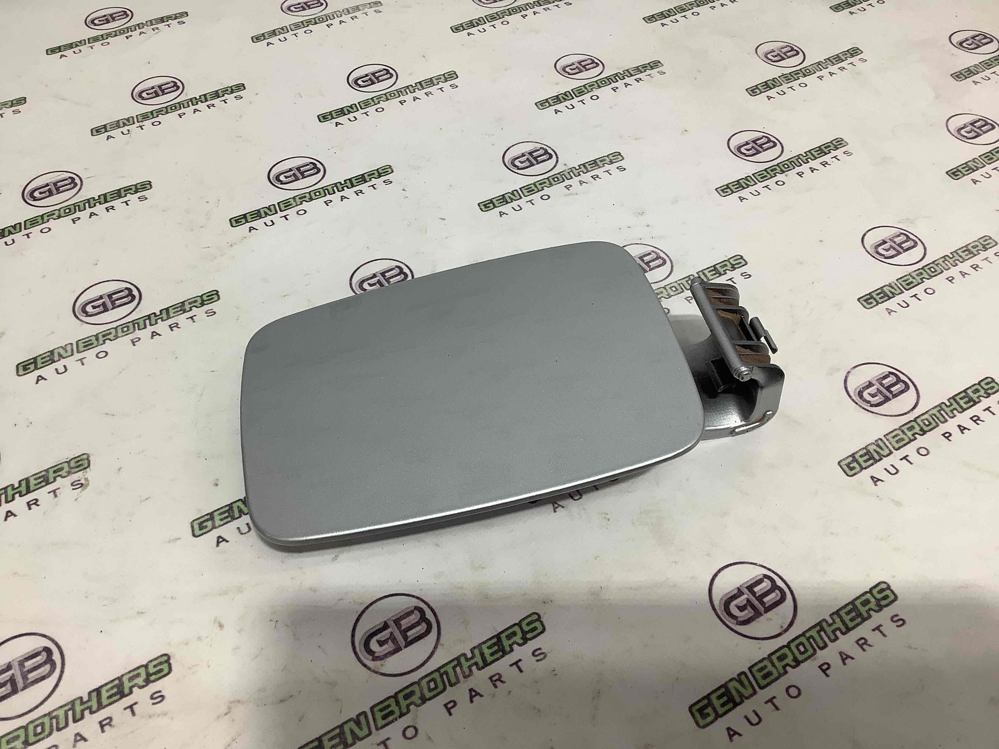 Лючок бензобака