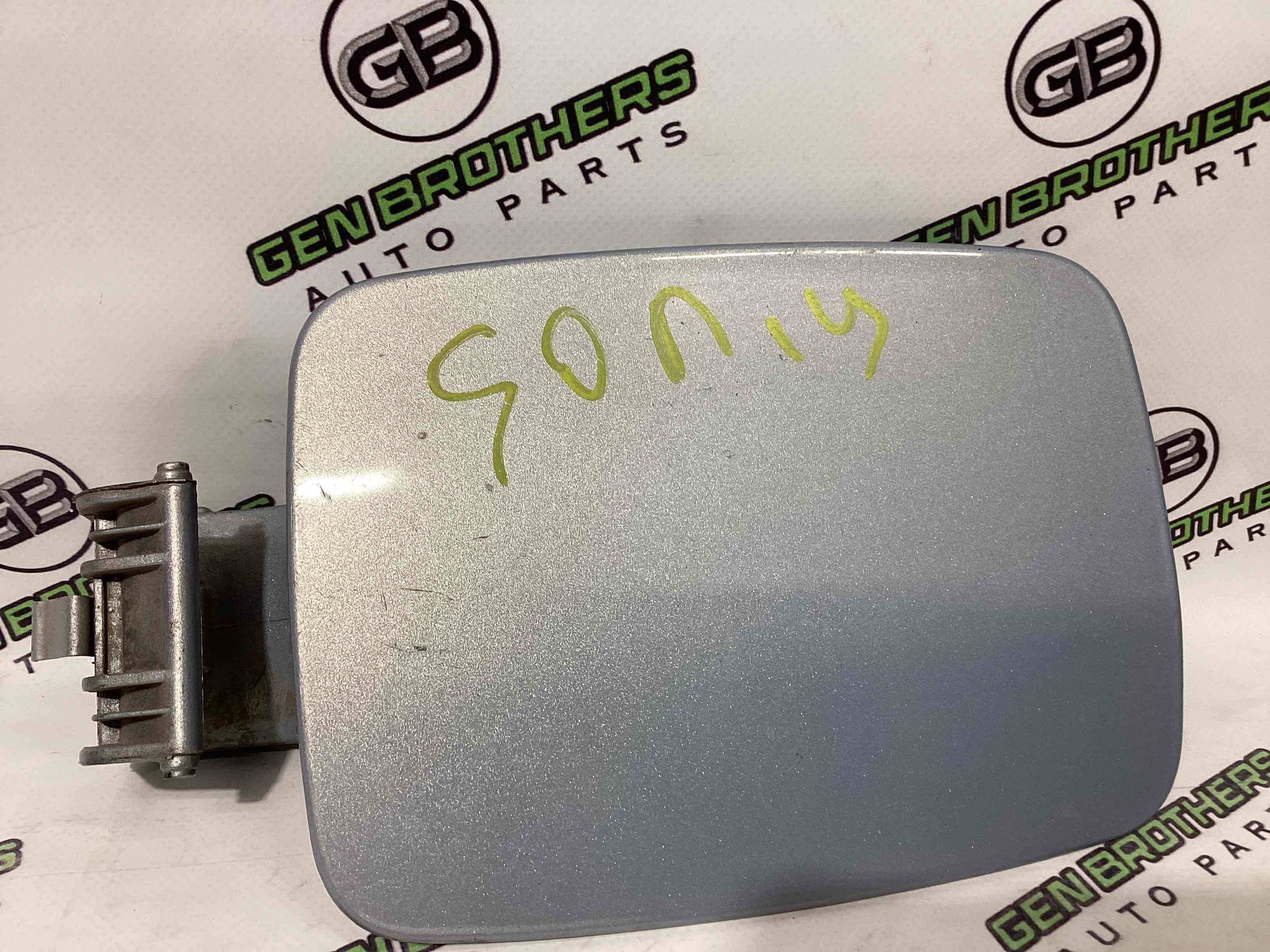 Лючок бензобака