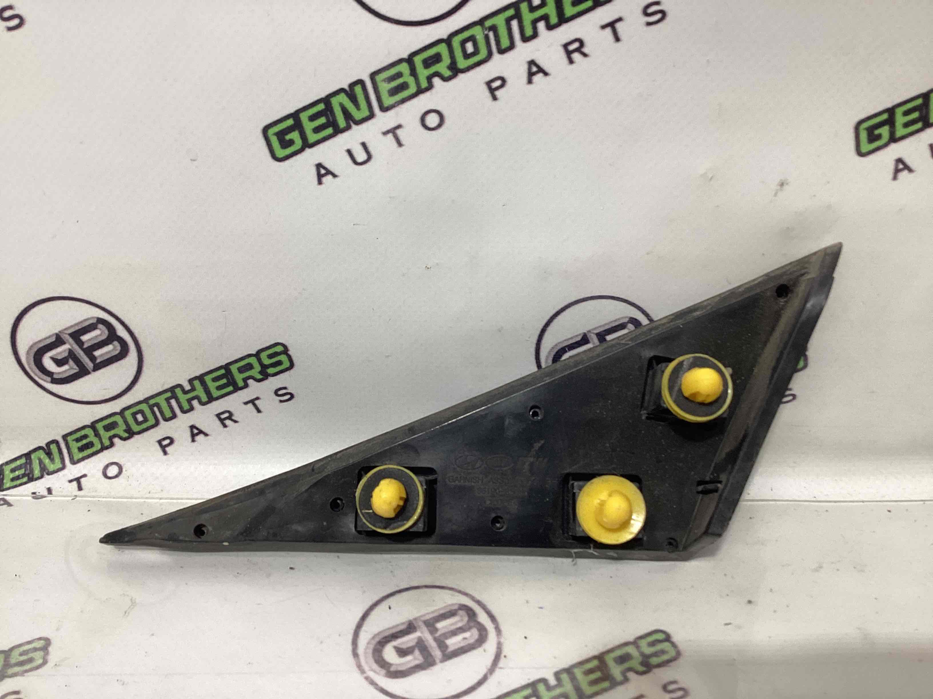 Корпус, накладка, кріплення правого дзеркала