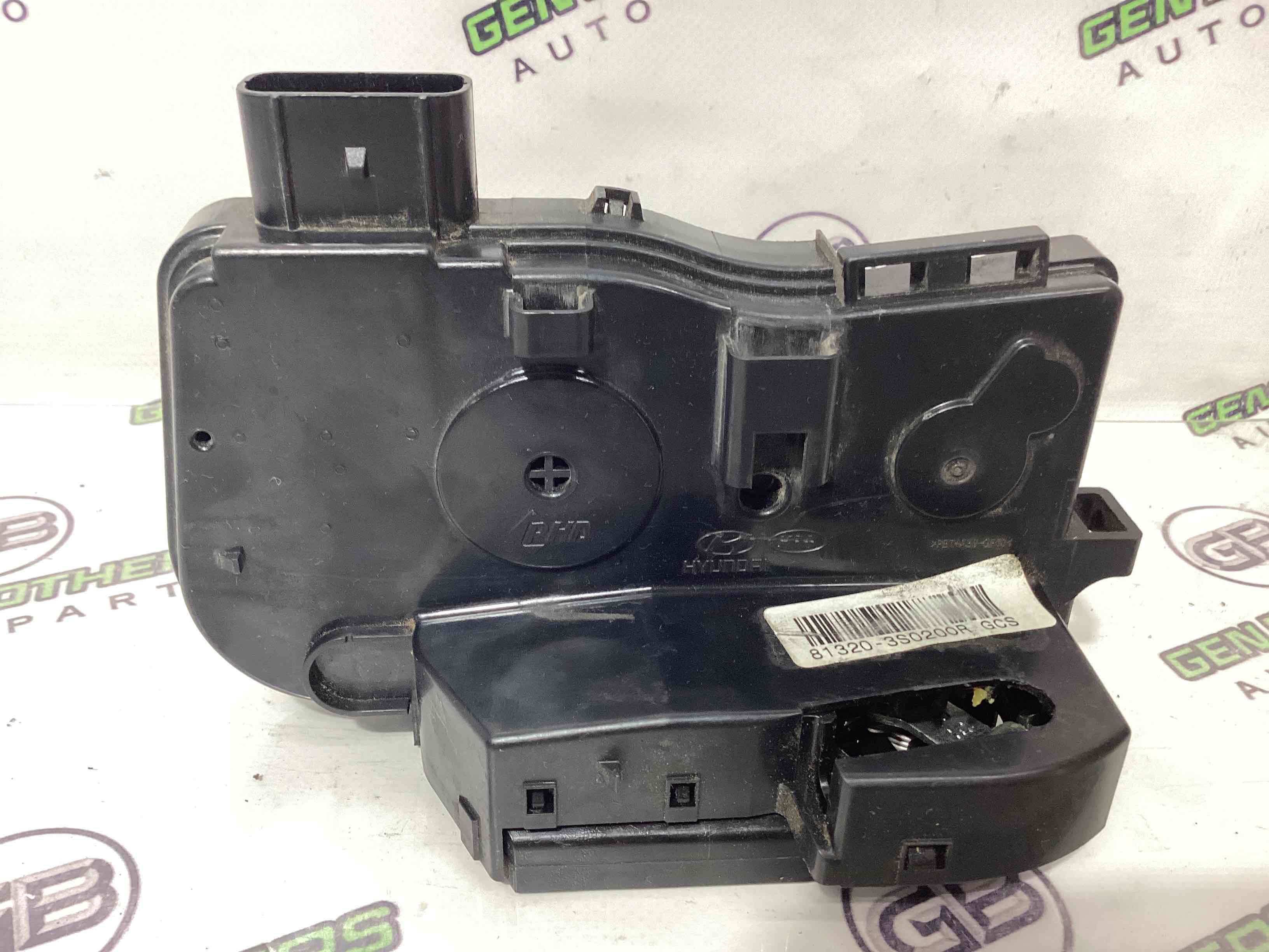 Замок двери передней правой