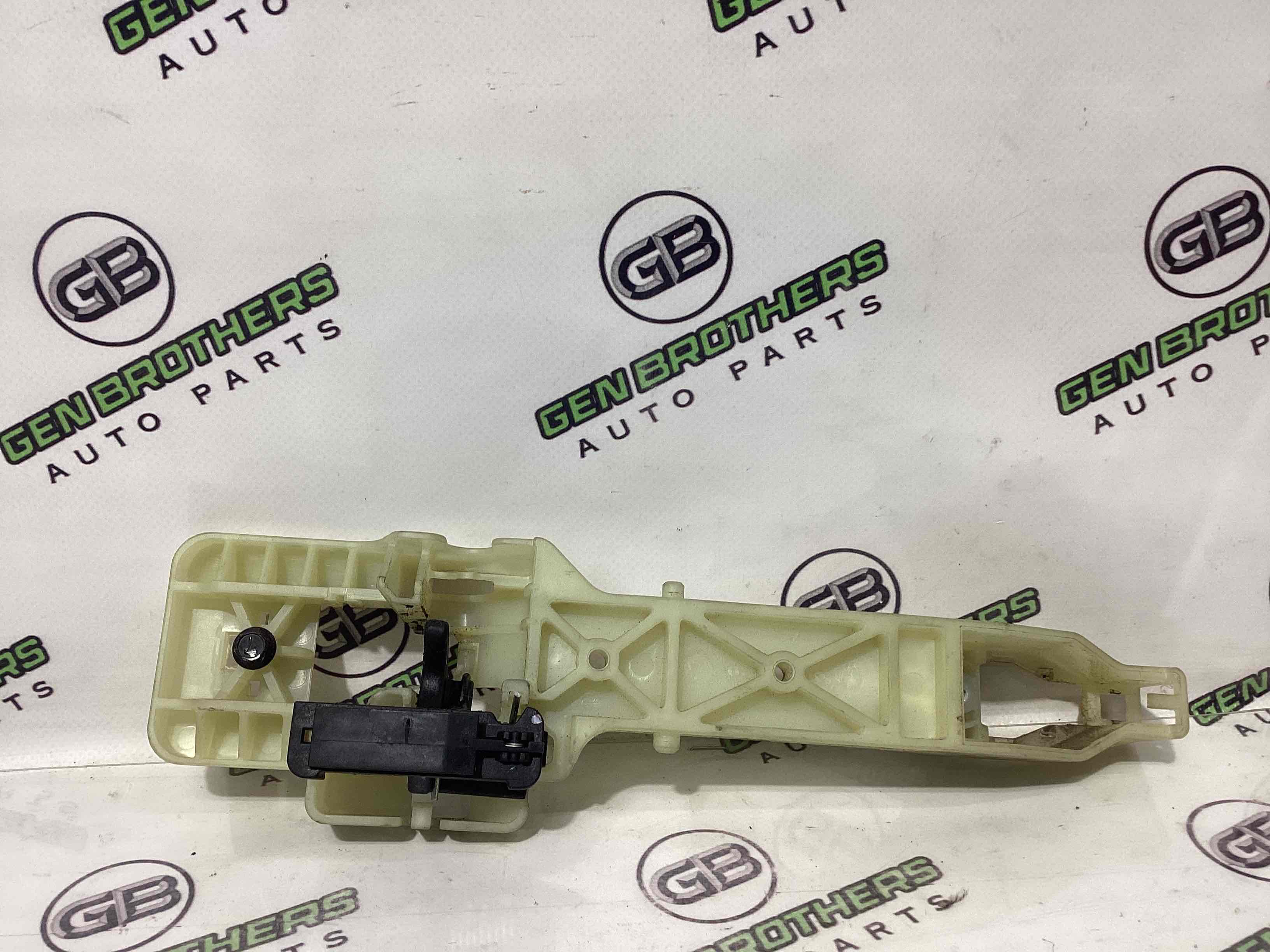 Кронштейн ручки дверей