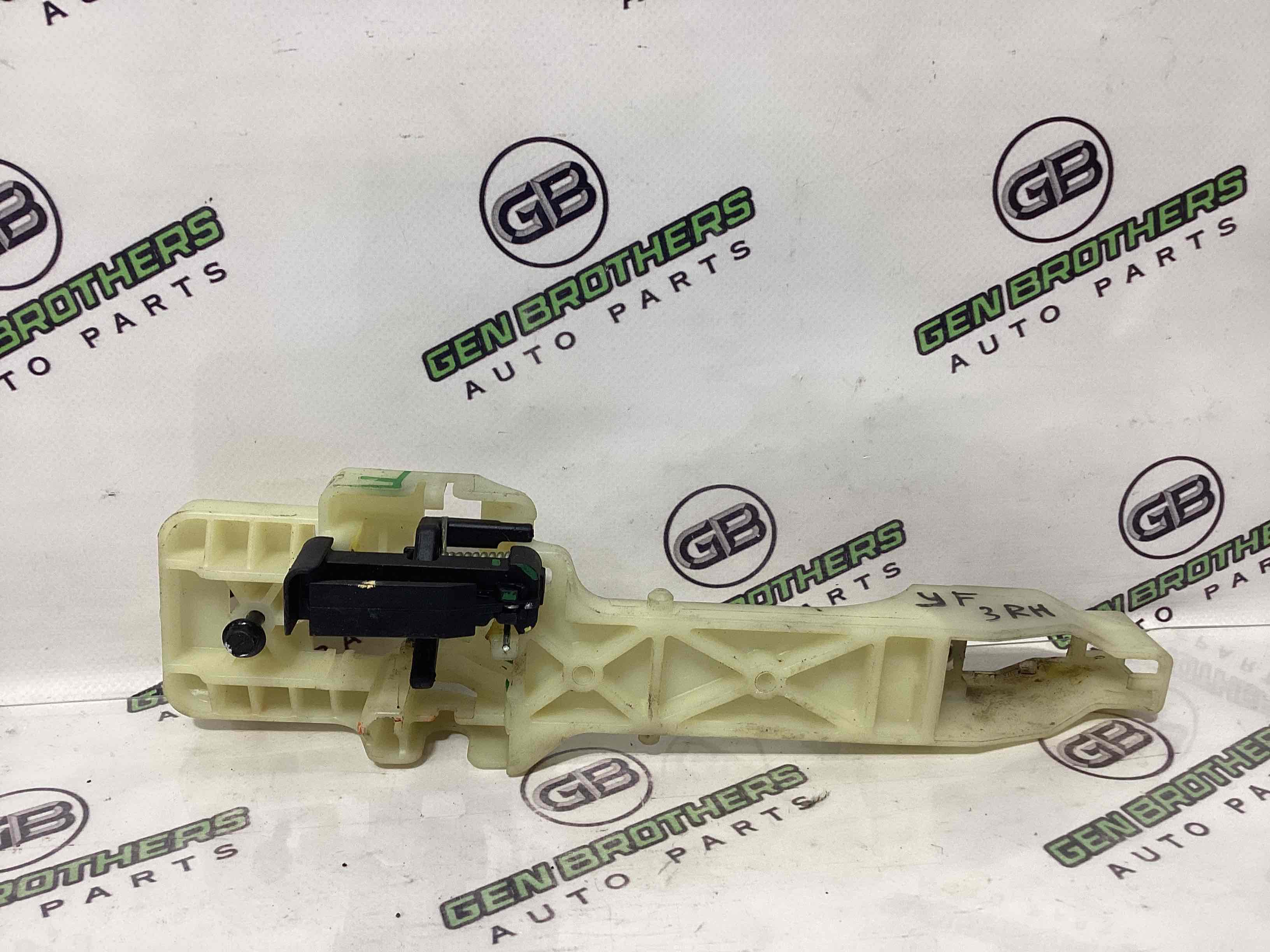 Кронштейн ручки дверей