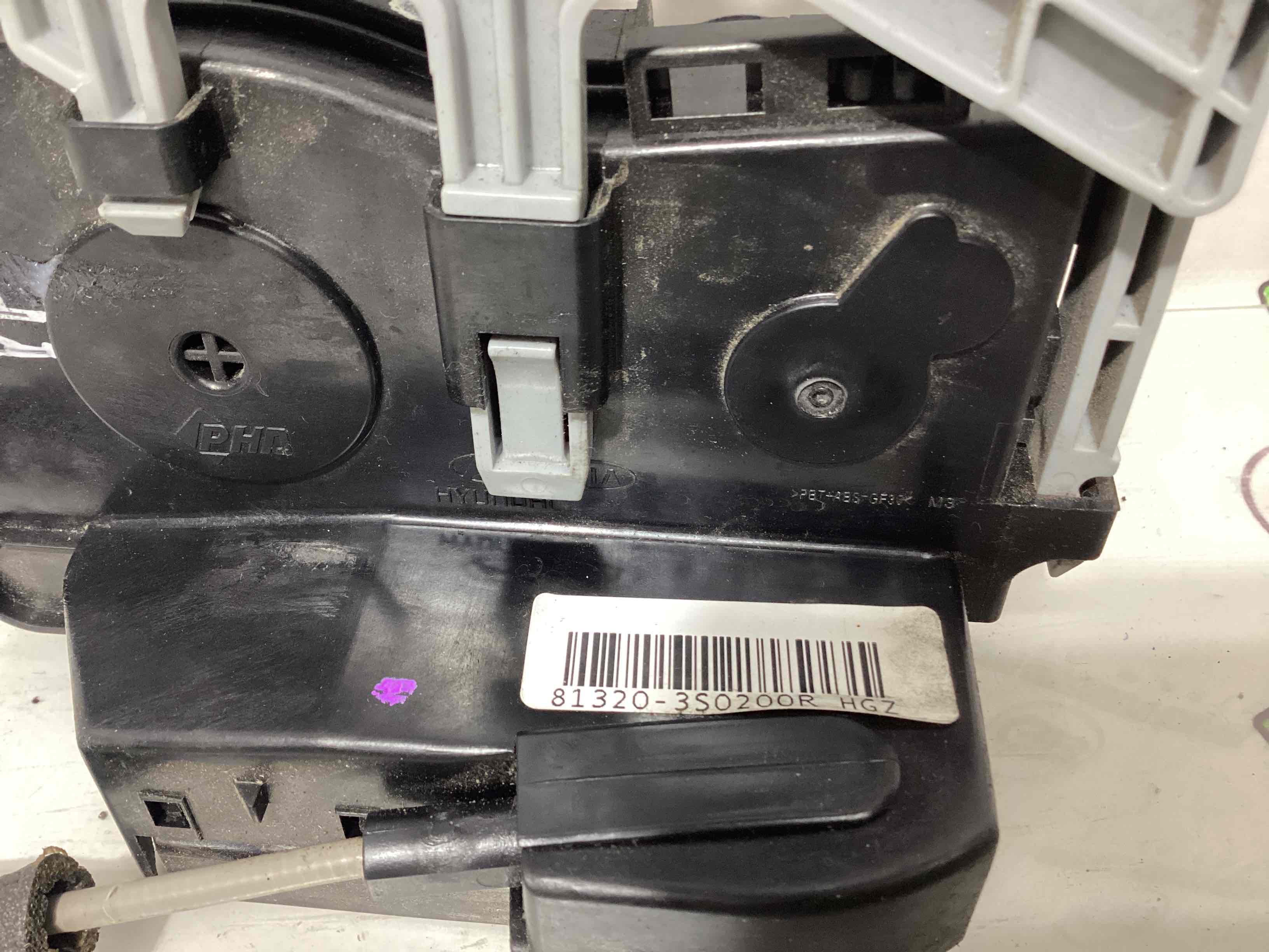 Замок двери передней правой