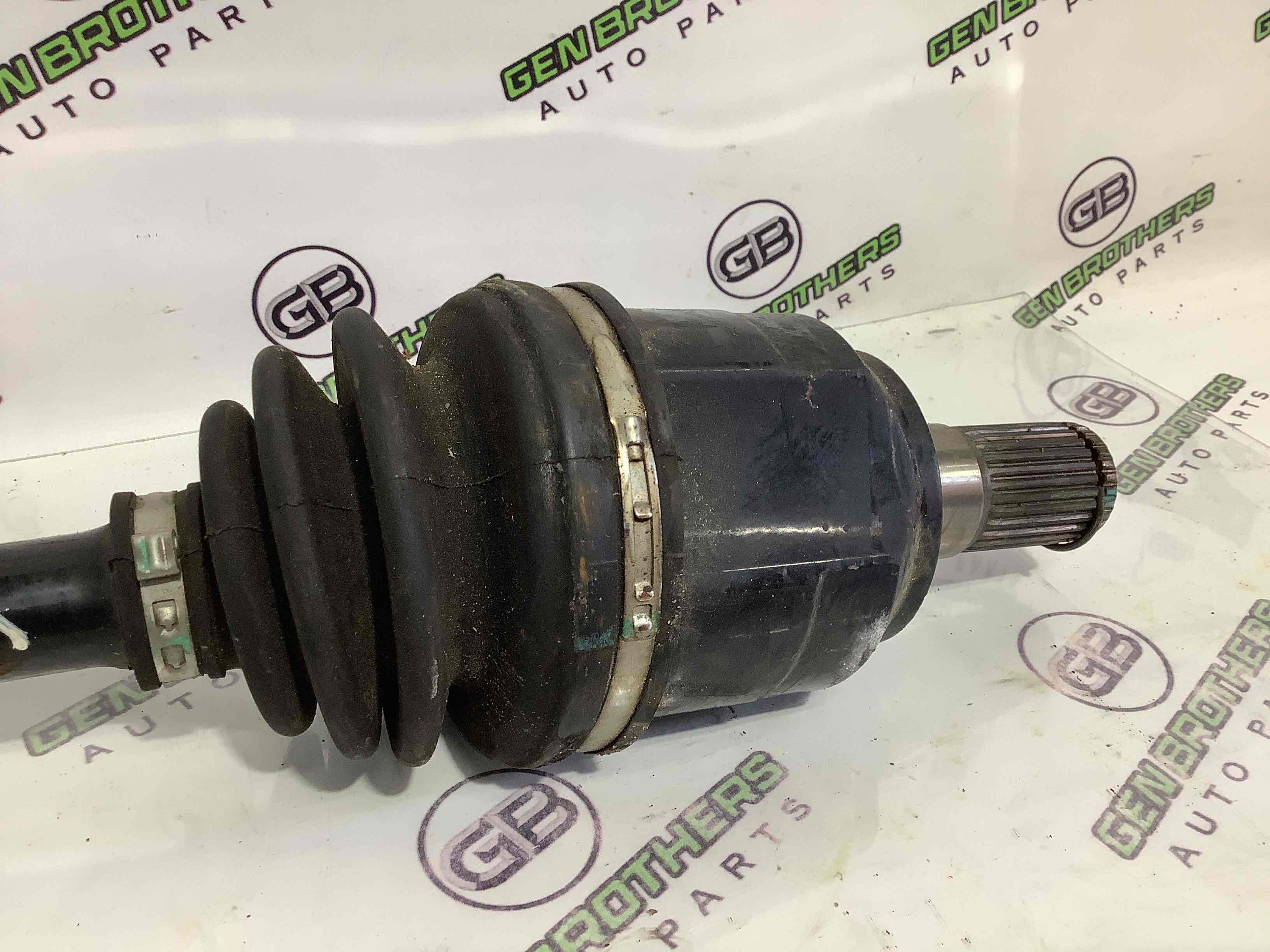 Піввісь передня ліва привідний вал, ШРУС