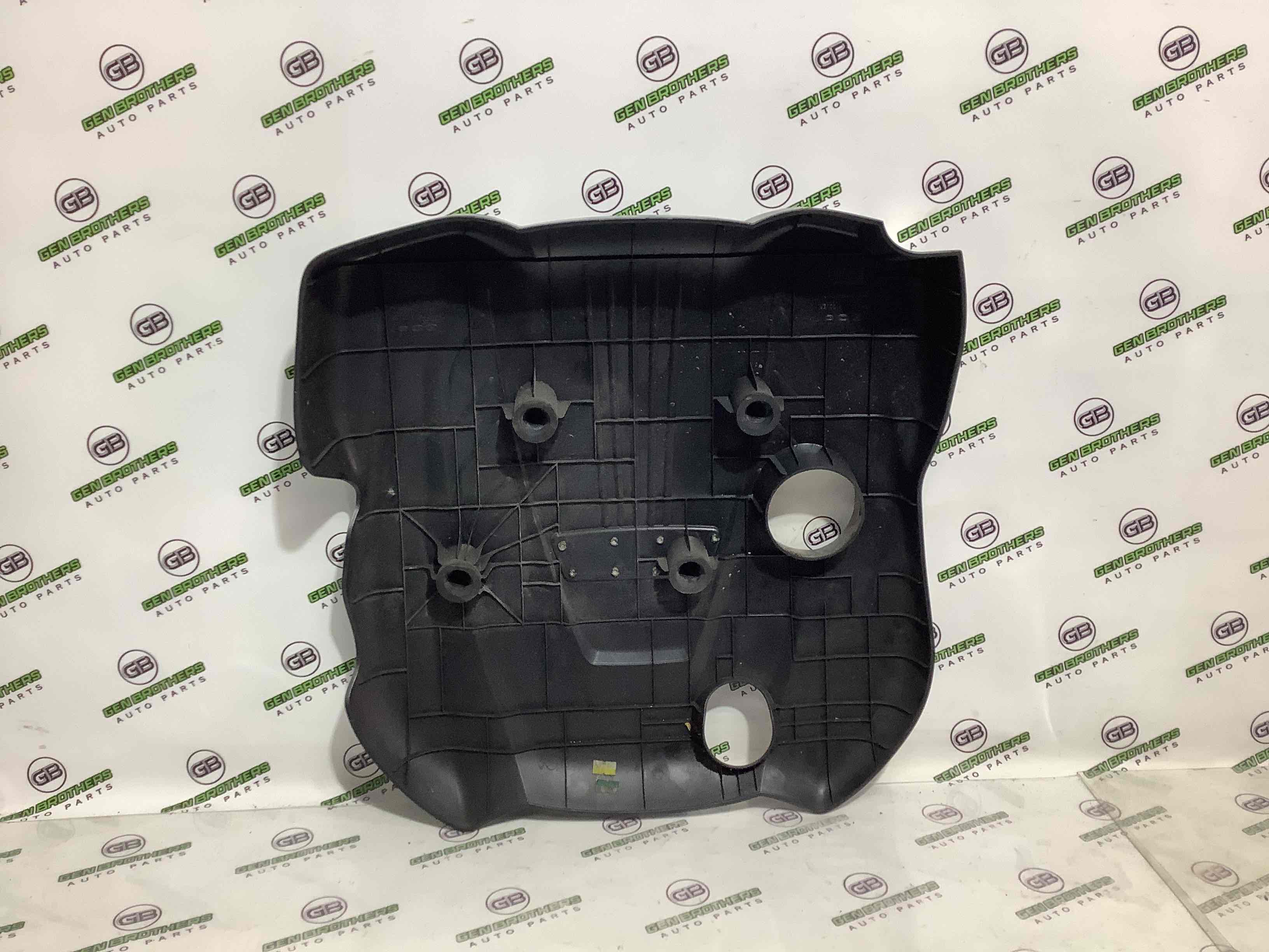 Кришка двигуна декоративна