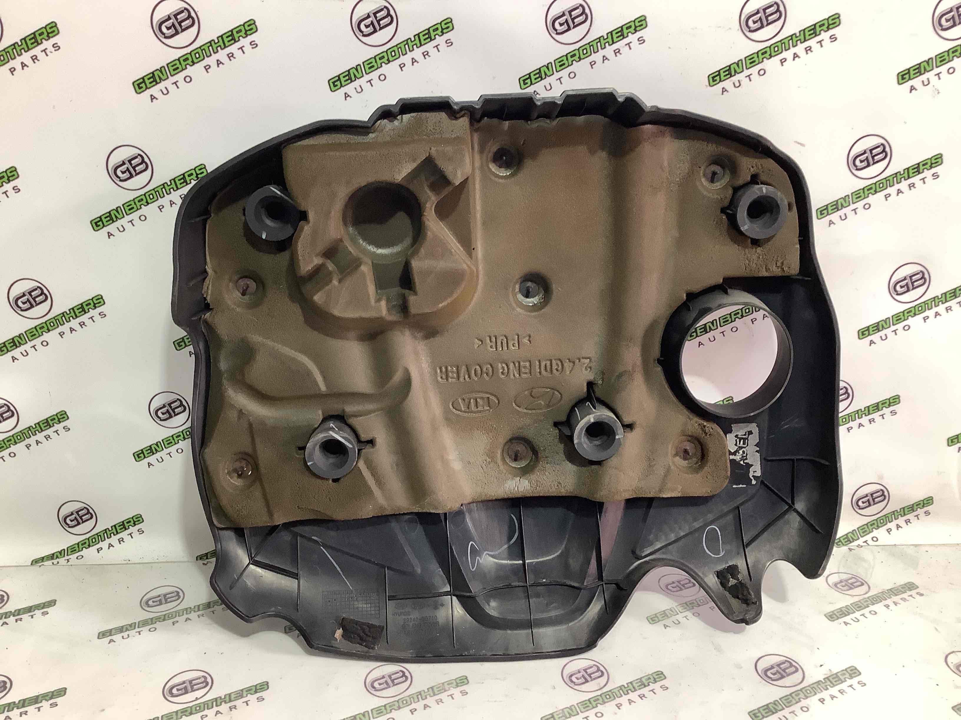 Кришка двигуна декоративна