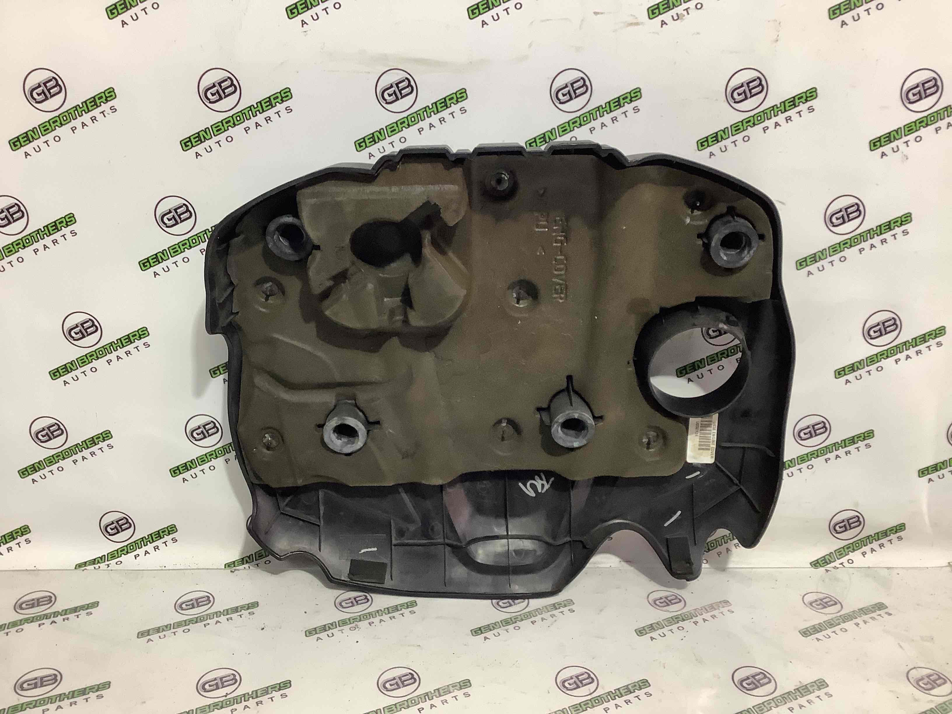 Кришка двигуна декоративна