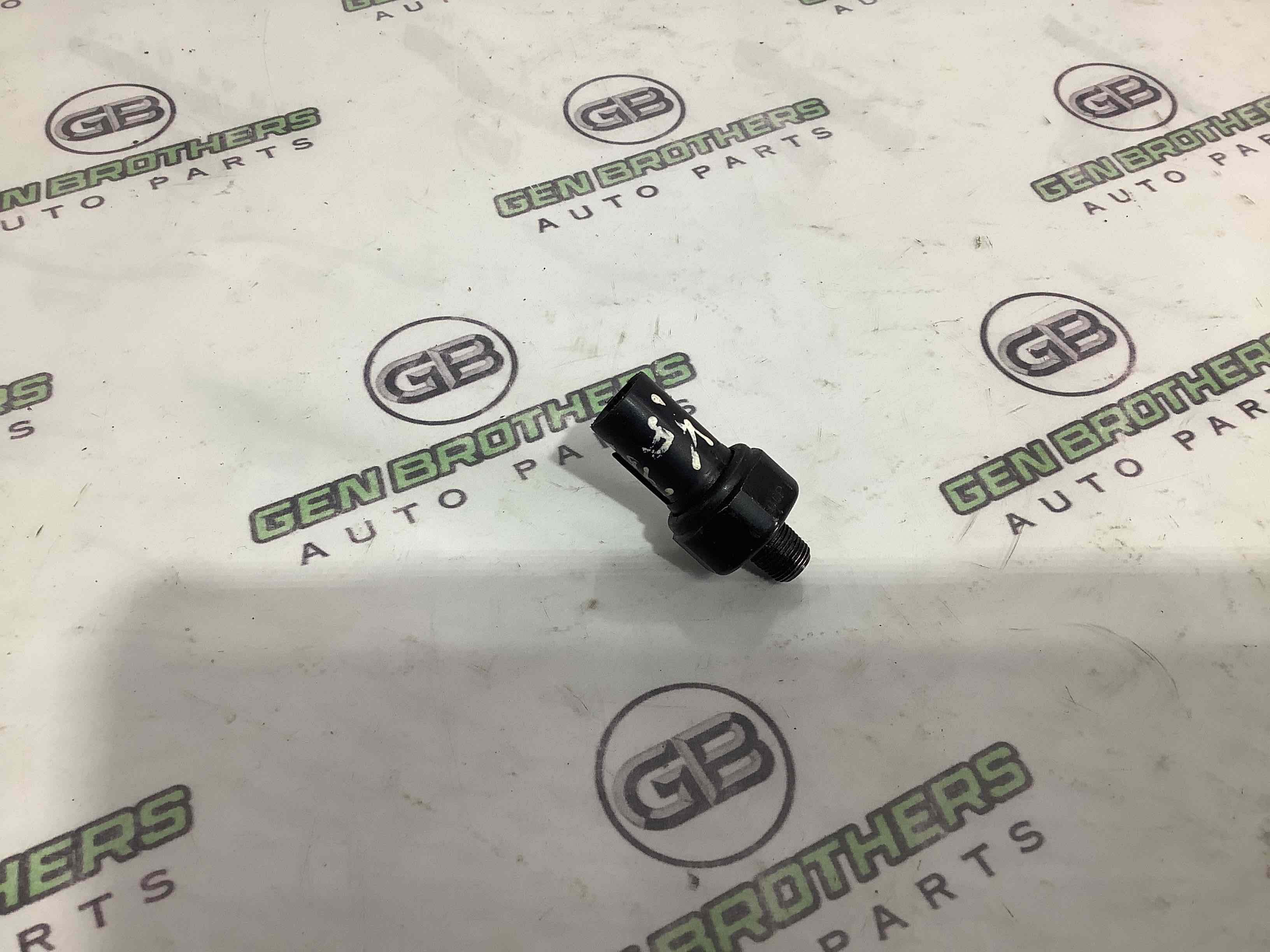 Датчик тиску олії