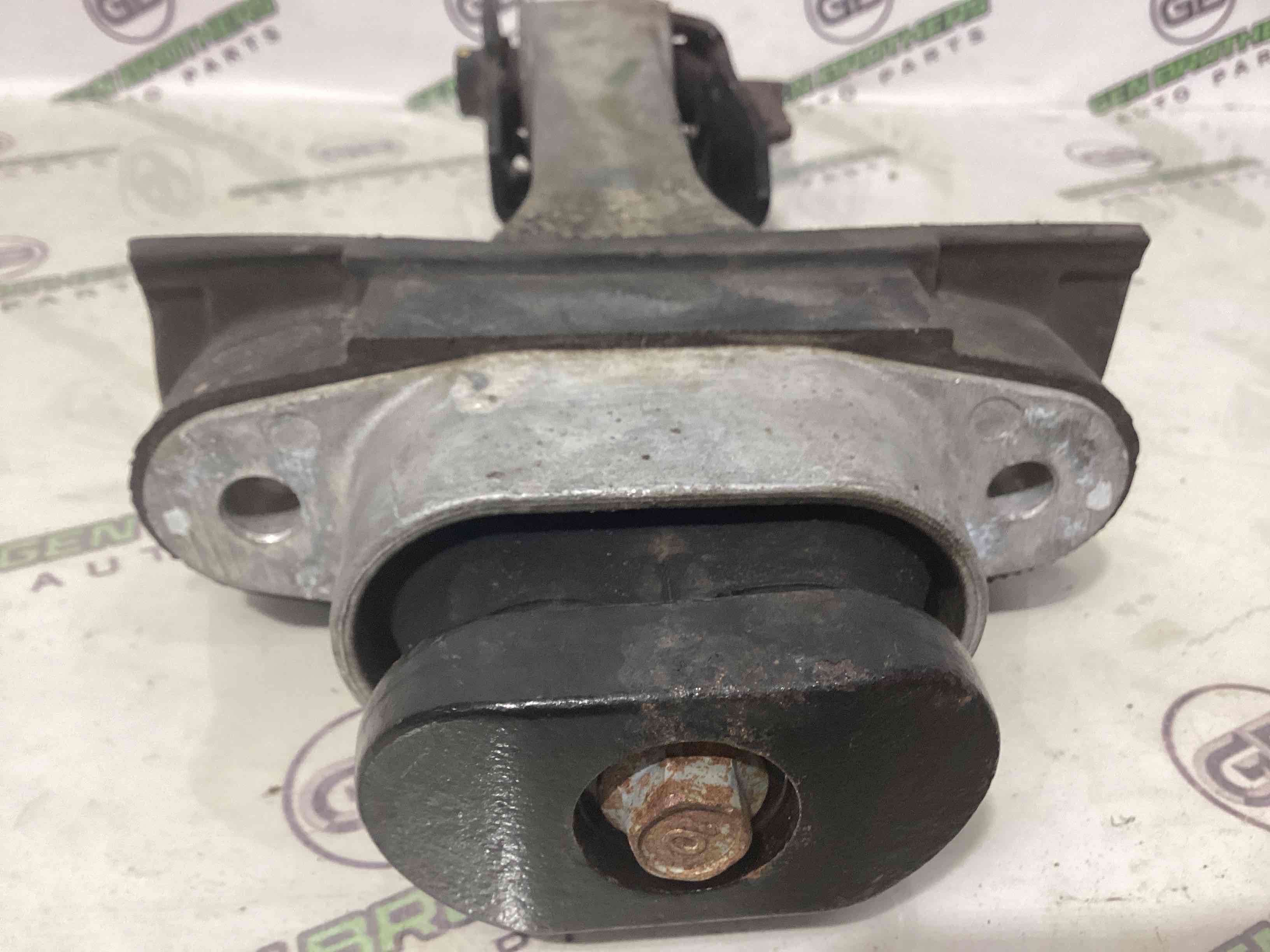 Подушка кріплення двигуна