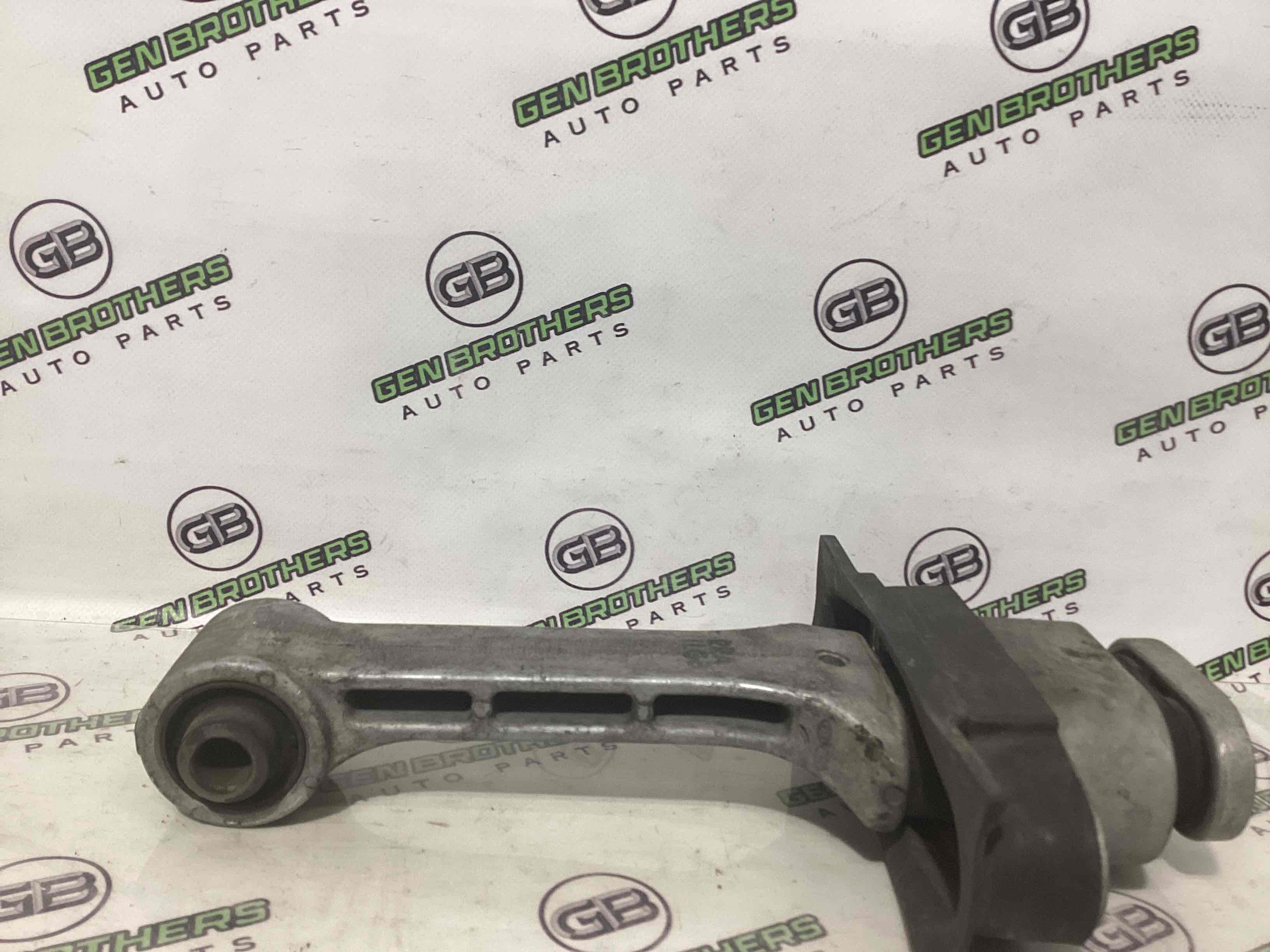 Подушка кріплення двигуна